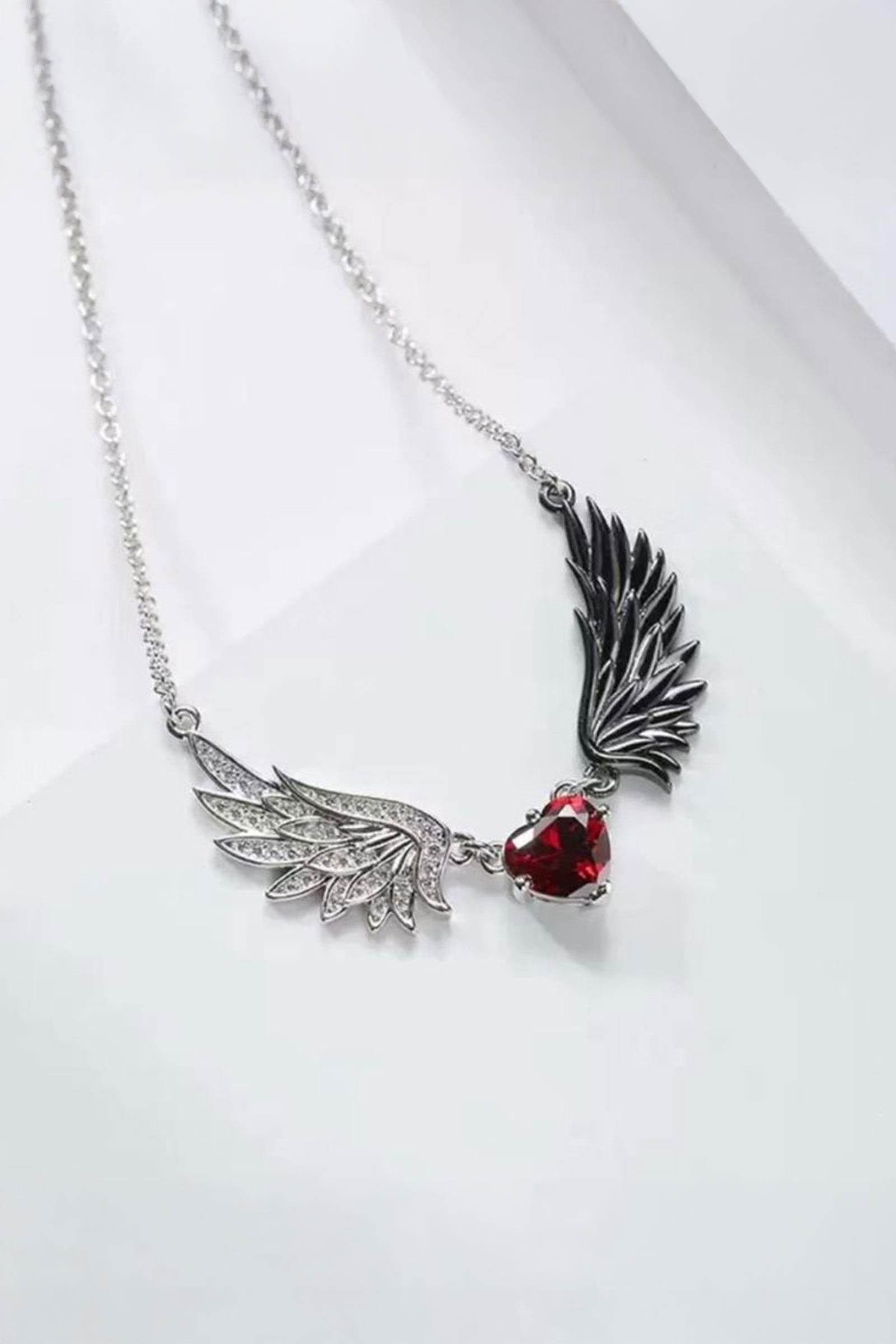 Silver Kanatlı Kırmızı Zirkon Taş Kalpli Kolye