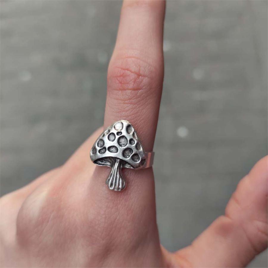 Sinek Mantarı Yüzük