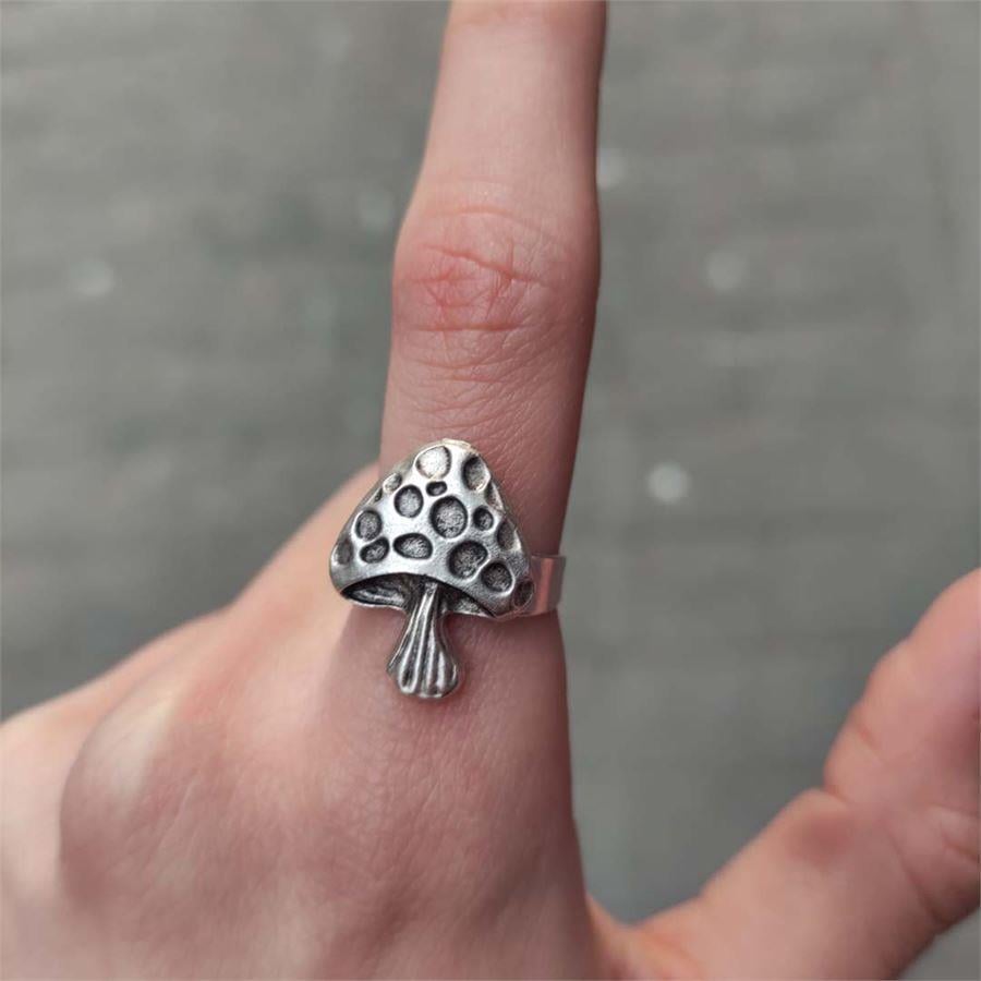 Sinek Mantarı Yüzük