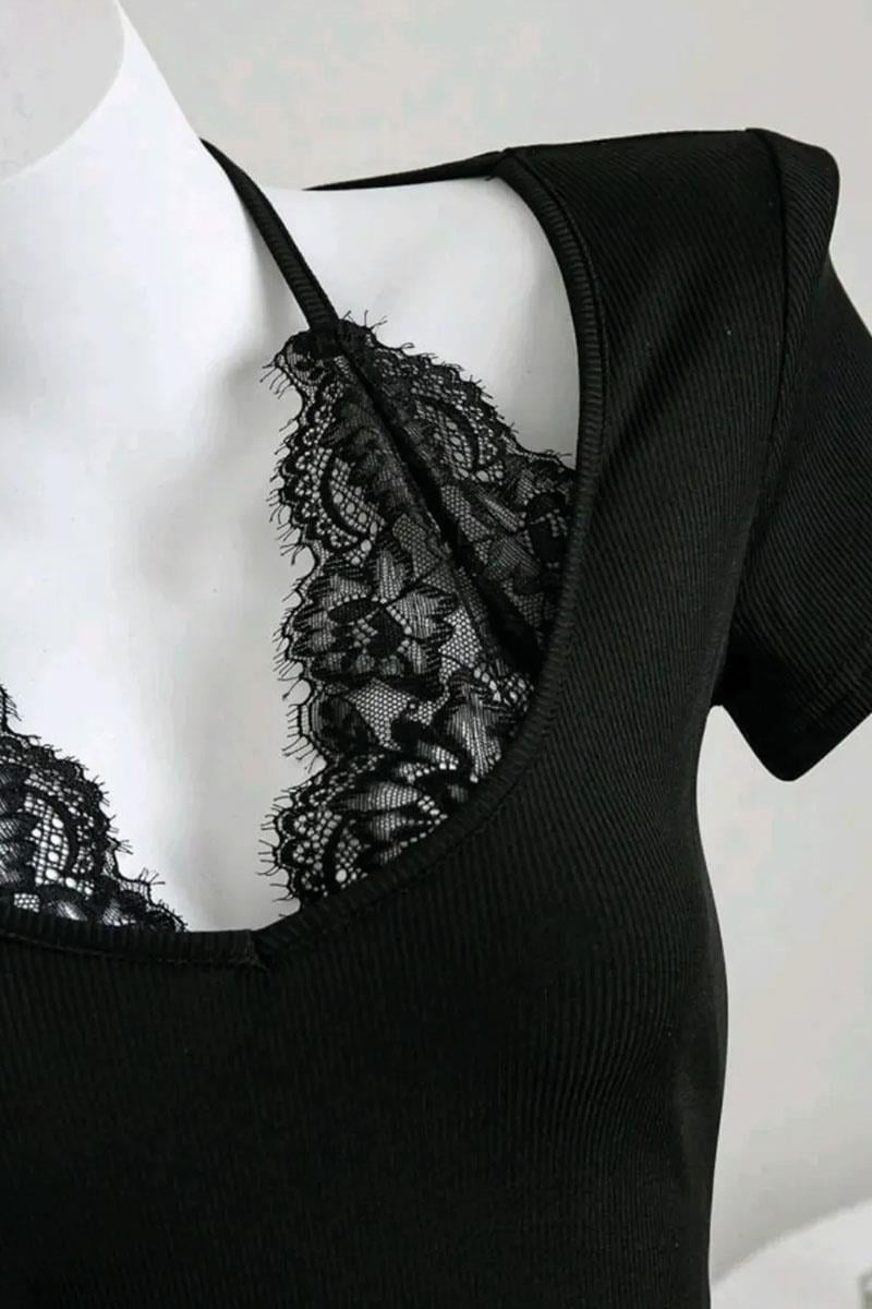 Siyah Bağlamalı Dantelli Ekli Kısa Kollu Crop