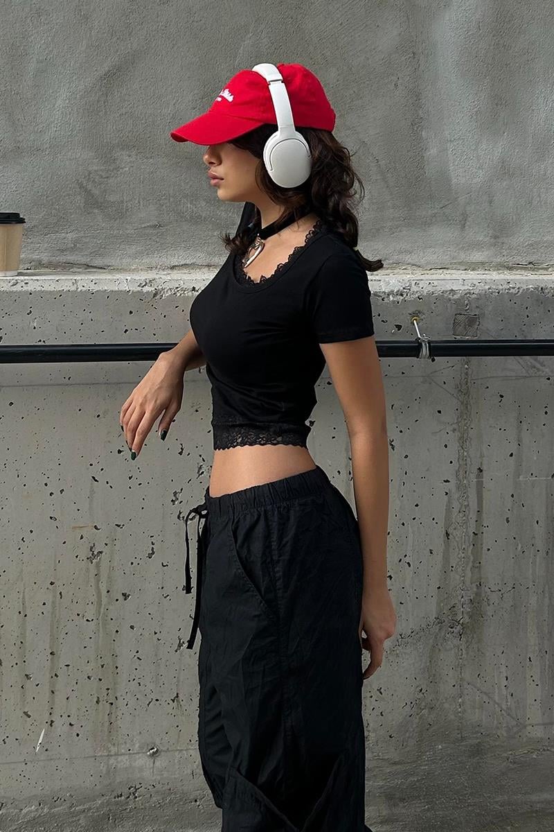 Siyah Basic Dantel Detaylı Kısa Kollu Crop