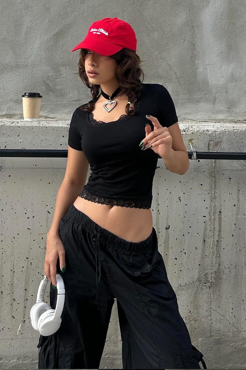 Siyah Basic Dantel Detaylı Kısa Kollu Crop