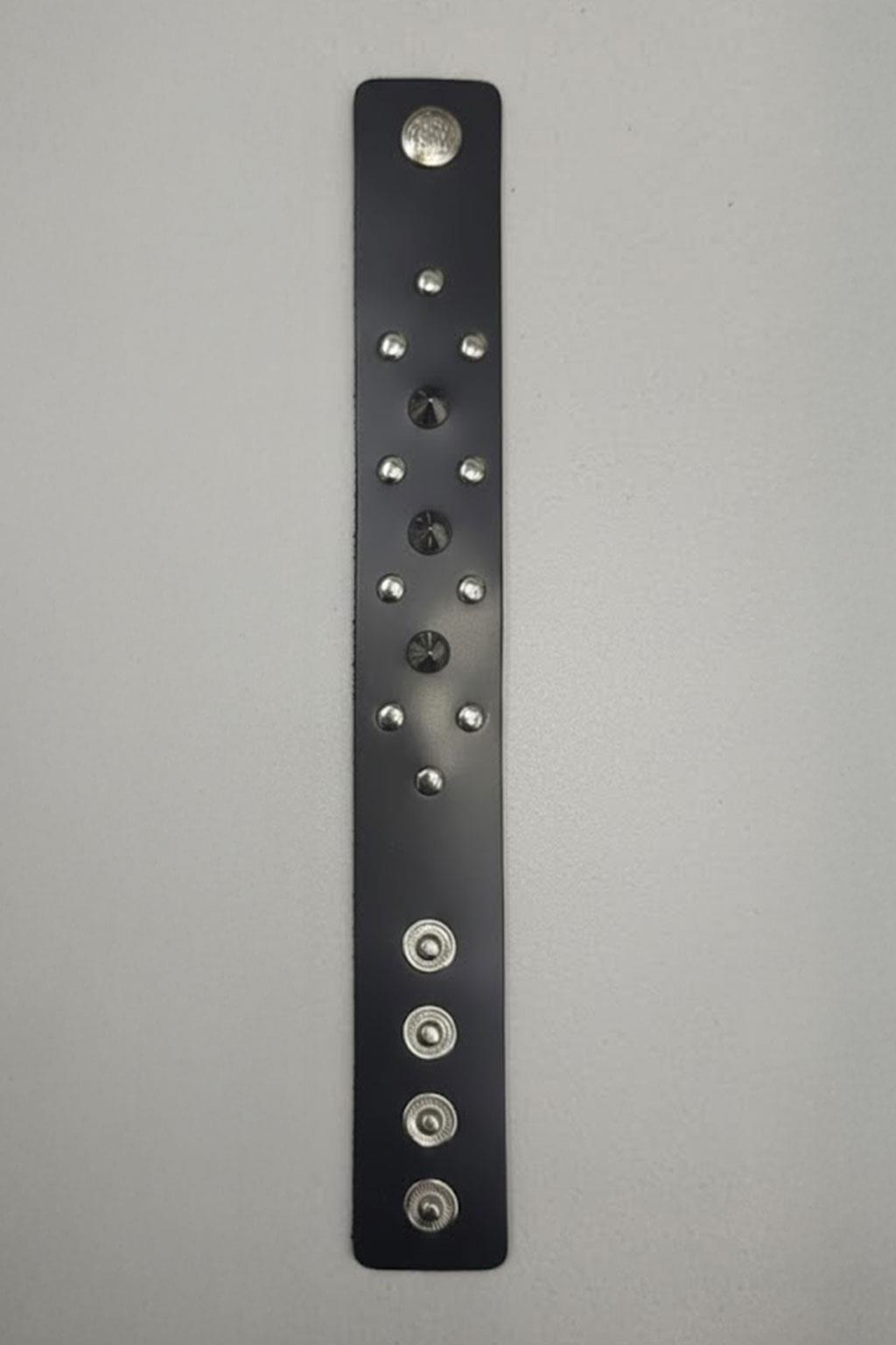 Siyah Gotik Dikenli Zımbalı Deri Bileklik