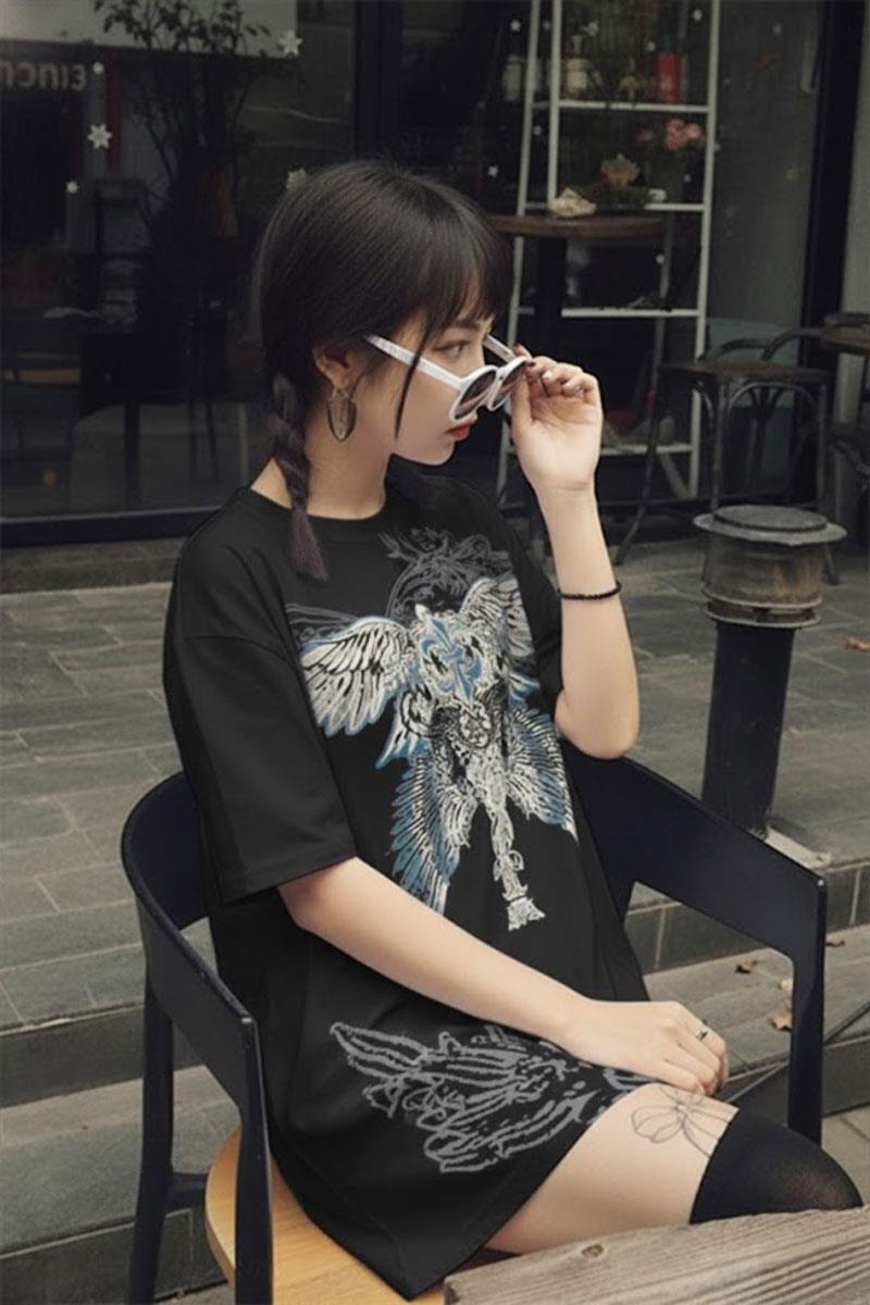 Siyah Gotik Wing Detaylı Y2K Unisex T-shirt