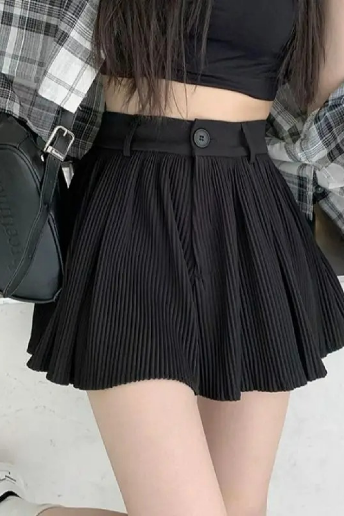 Siyah Pileli Düğmeli Mini Etek