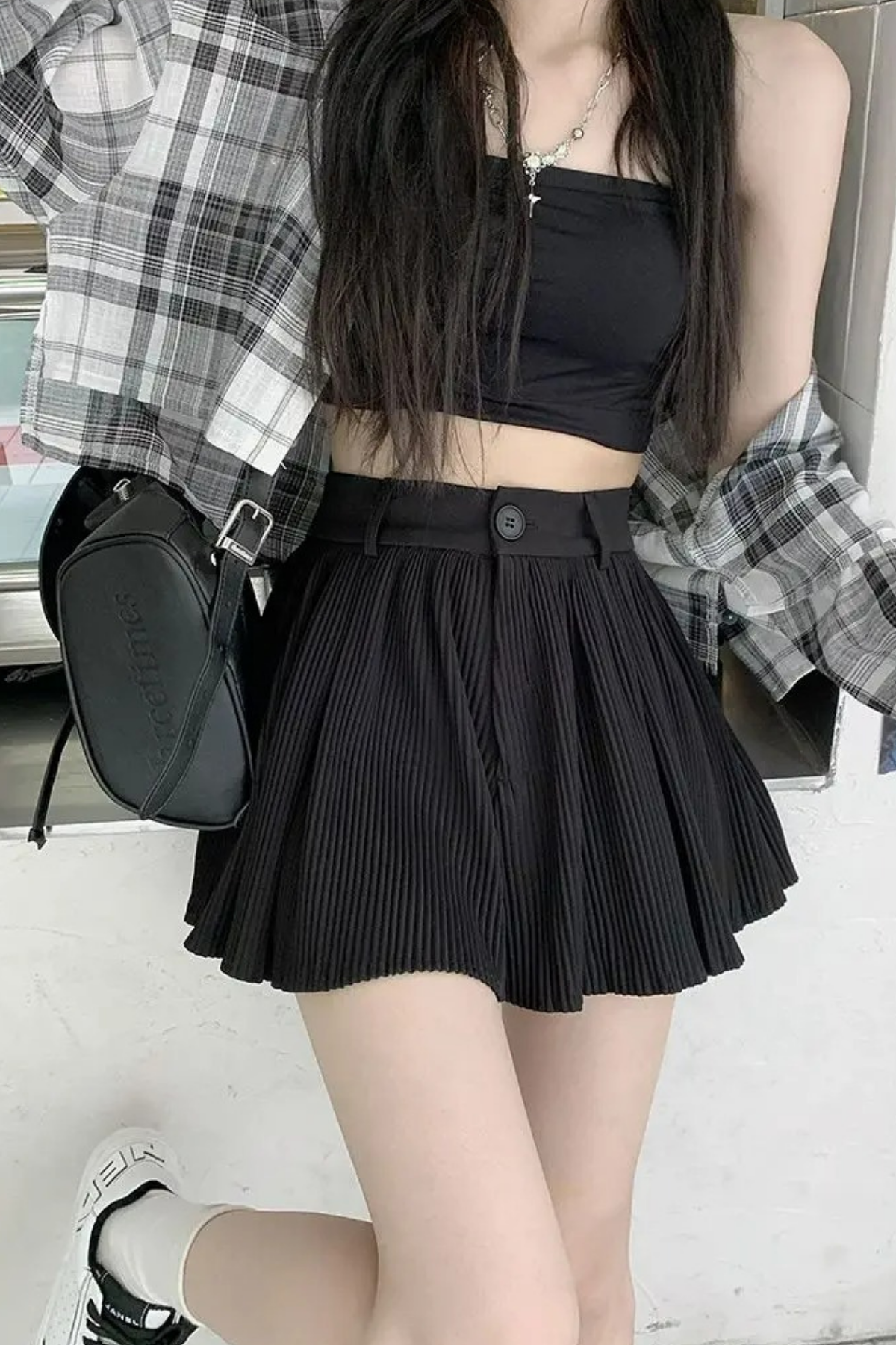 Siyah Pileli Düğmeli Mini Etek