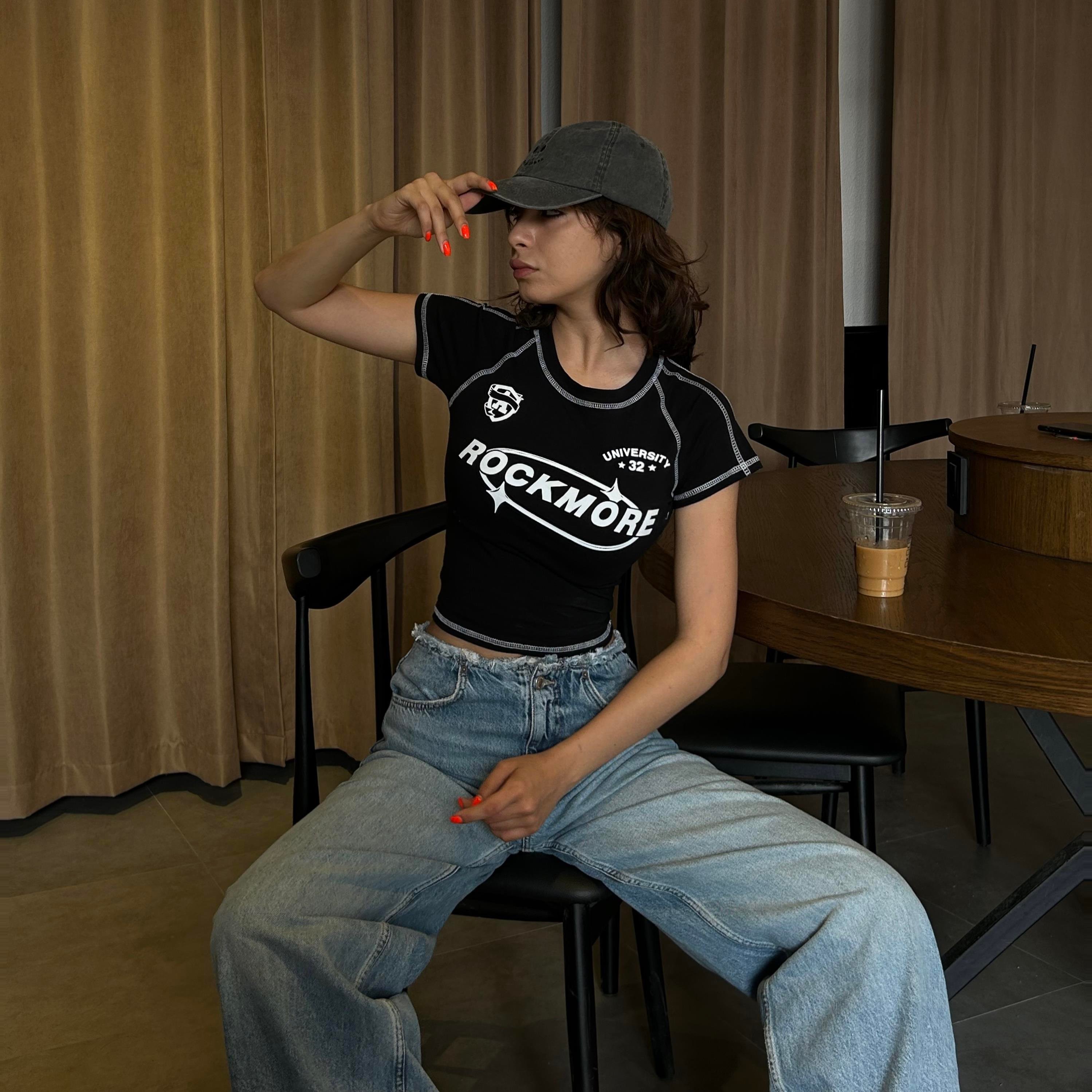 Siyah Rockmore University 32 Kısa Kollu Crop