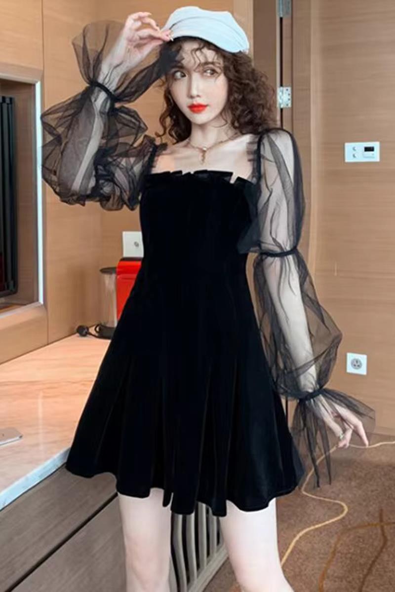 Siyah Tül Bol Kollu Pileli Dantel Detaylı Elbise 