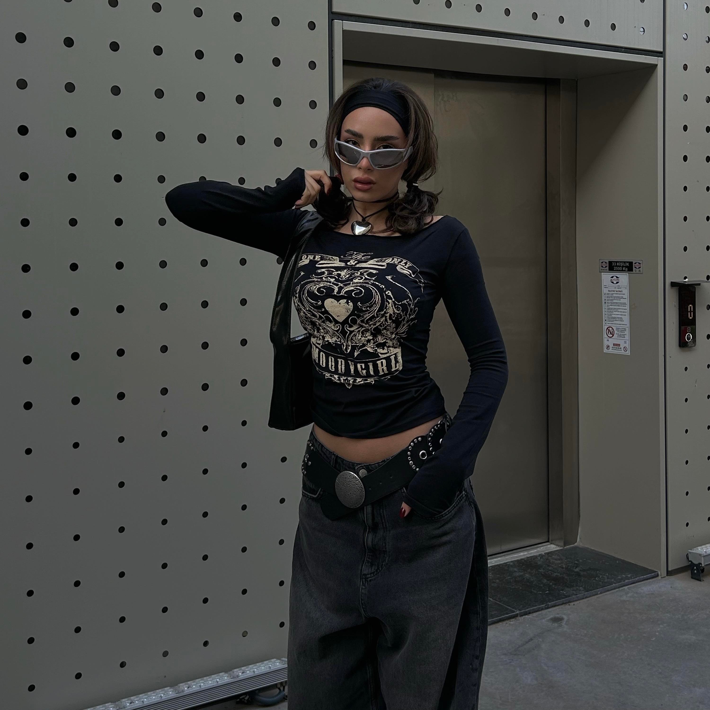 Siyah Vintage MoodyGirl Omuz Açık Uzun Kollu Crop 