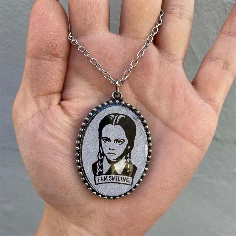 Wednesday - I Am Smiling Madalyon Kolye 