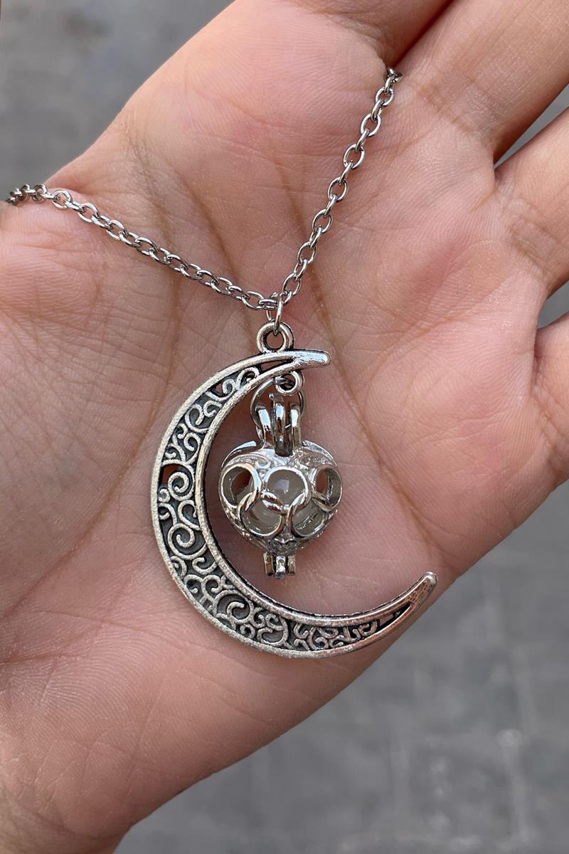 Zincirli Gece İçinde Parlayan Ay Kolye