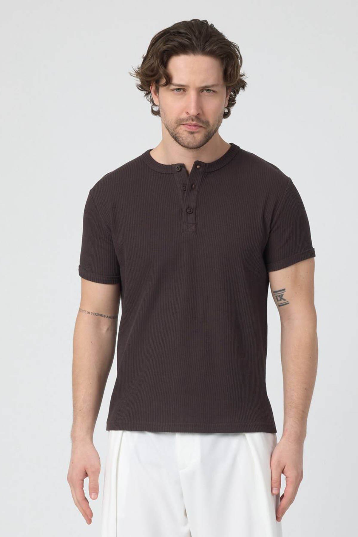 erkek-Erkek Fitilli İnterlok Yaka Düğmeli Tshirt Kahve Rengi-