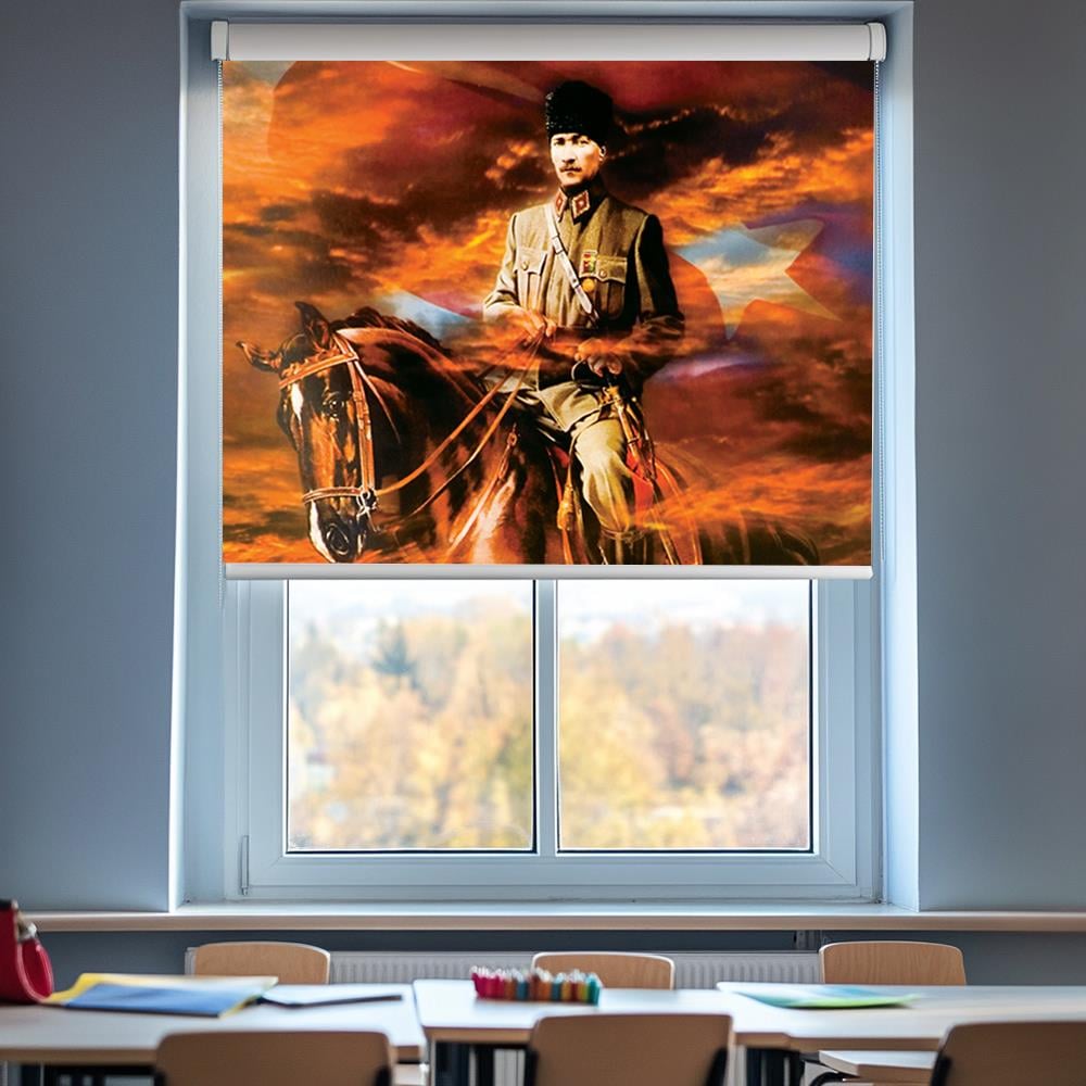 At Üstünde Atatürk Postersli Stor Perde