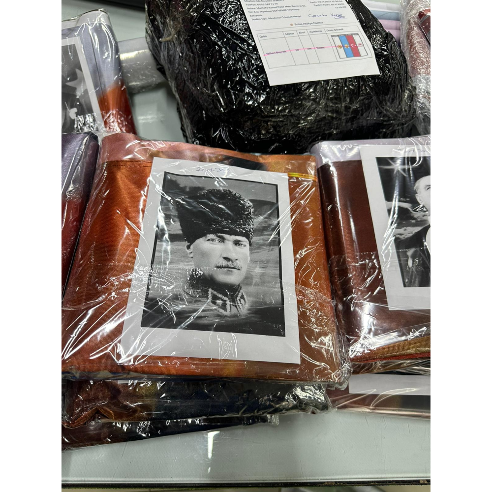 Atatürk Çocuk Sevgisi Posteri