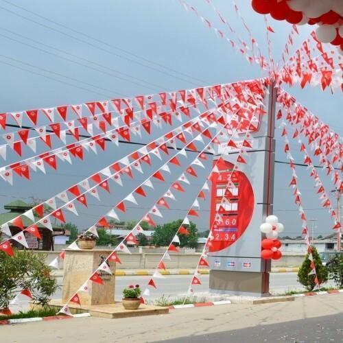 Kırmızı Beyaz İpe Dizili Üçgen Bayrak
