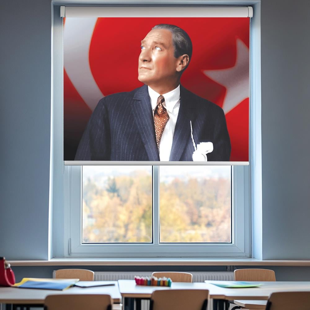 Kürsüde Türk Bayraklı Ataturk Posterli Stor Perde