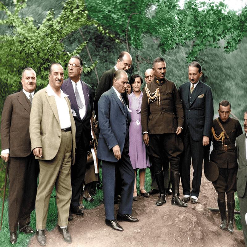 Renkli Halk İle Atatürk Posteri