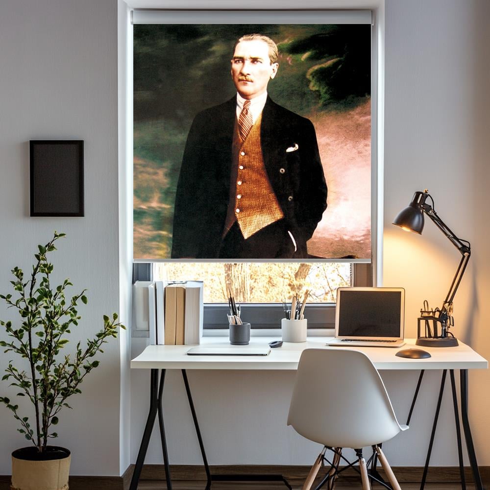 Takım Elbiseli Eli Cebinde Atatürk Posterli Stor Perde