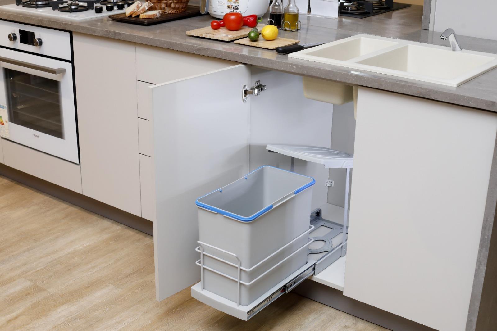 Pyramith Gri 24 Litre Teleskopik Raylı Çöp Kovası (P-9156)