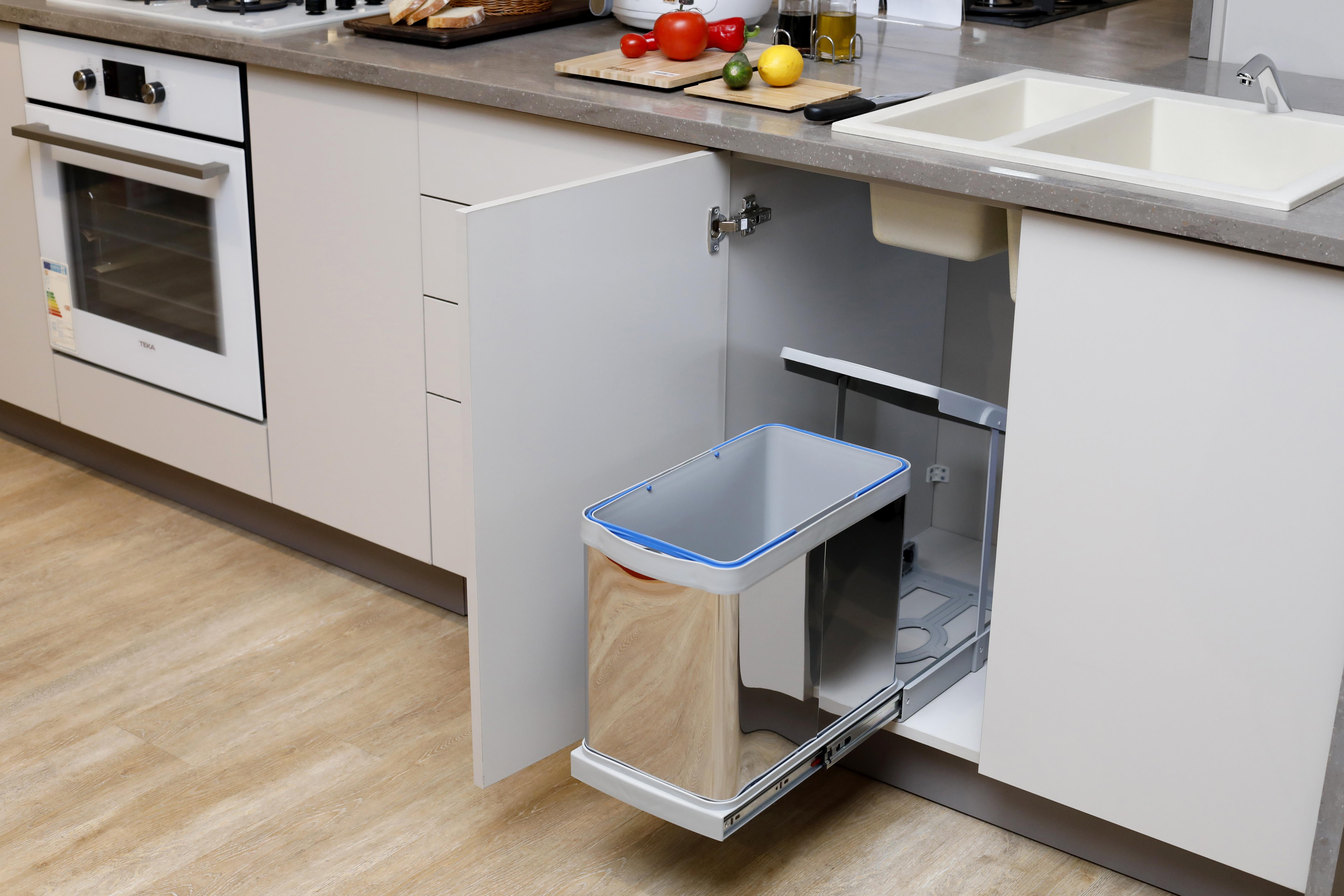 Pyramith 24 Litre Gri Teleskopik Raylı Paslanmaz Çöp Kovası