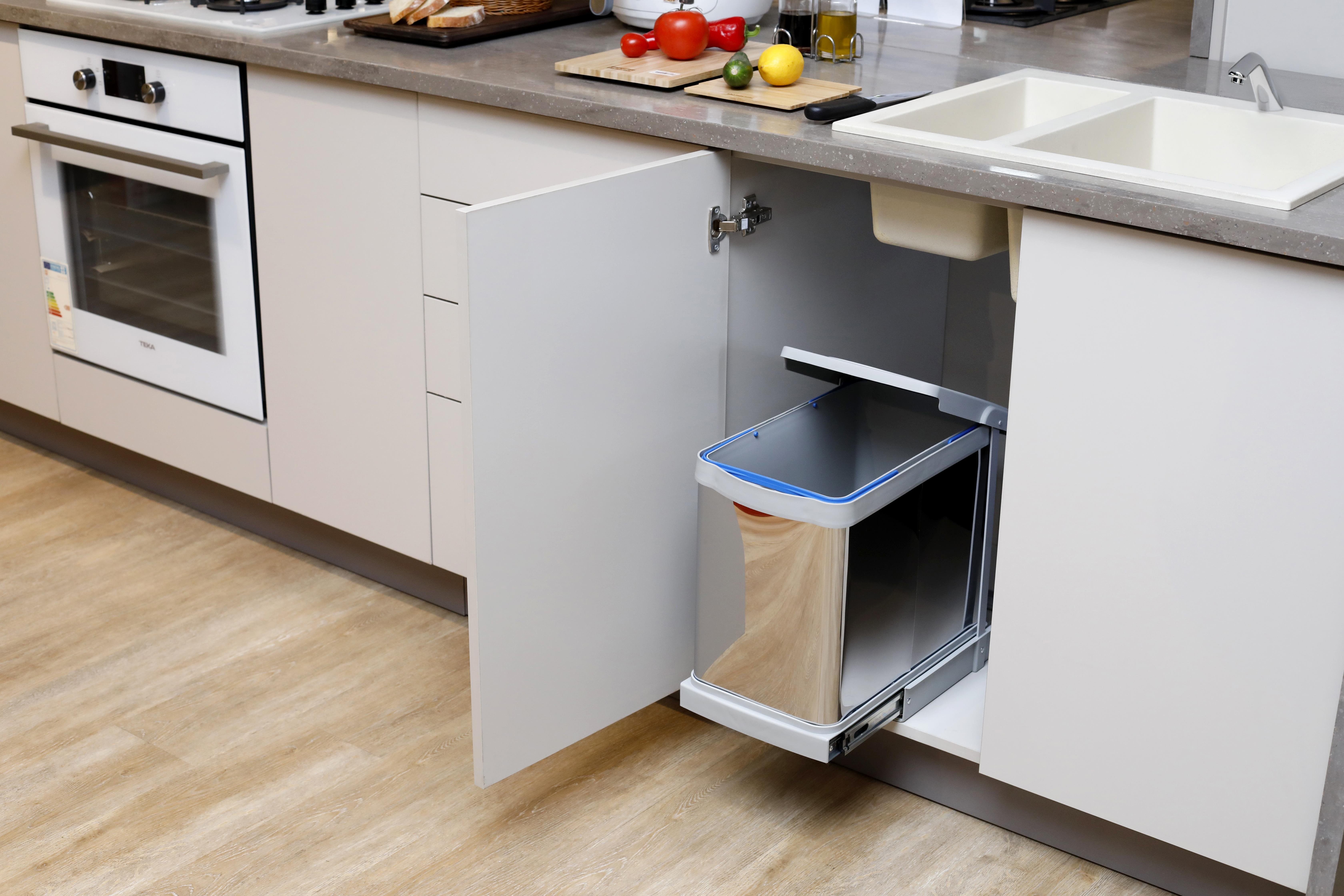 Pyramith 24 Litre Gri Teleskopik Raylı Paslanmaz Çöp Kovası