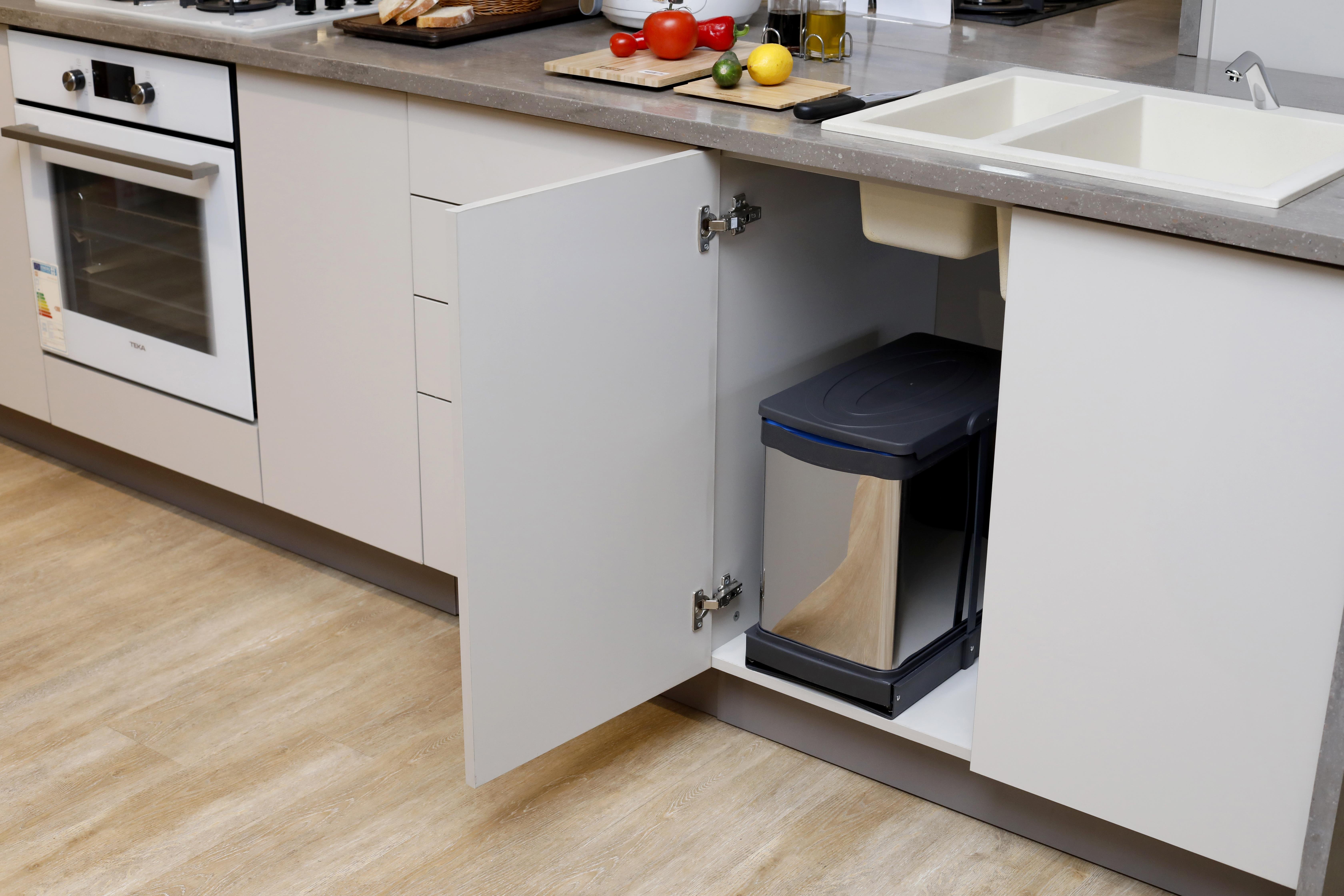 Pyramith 24 Litre Antrasit Teleskopik Raylı Paslanmaz Çöp Kovası (P-9454)