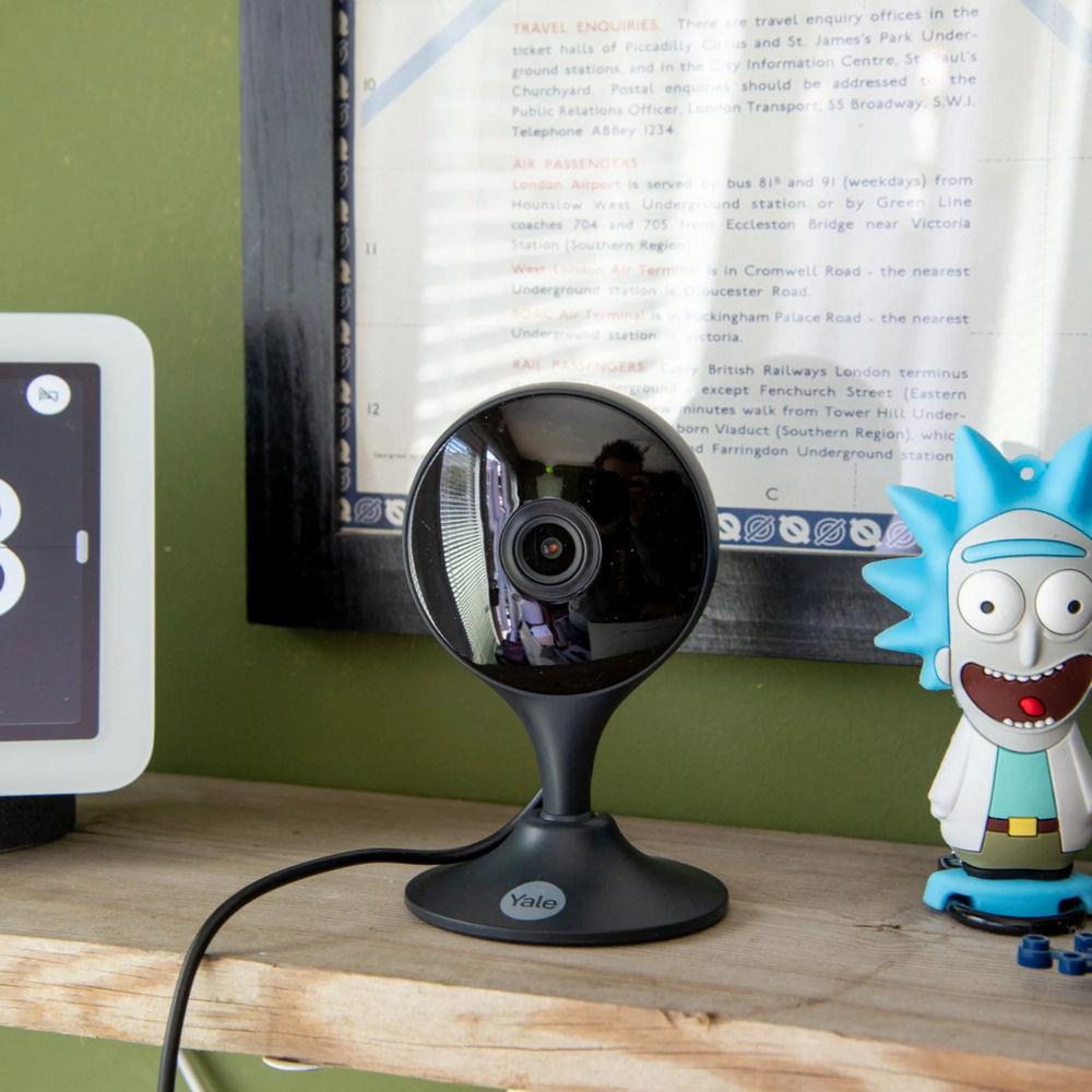 YALE İç Mekan Wi-Fi Güvenlik Kamerası (SV-DFFX-B_EU)