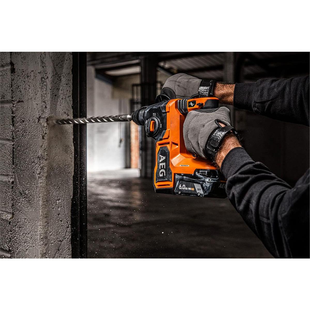 AEG BBH 18BL LI-502C 18 V 5 Ah Çift Akülü Kömürsüz Kırıcı Delici (T4935464753)