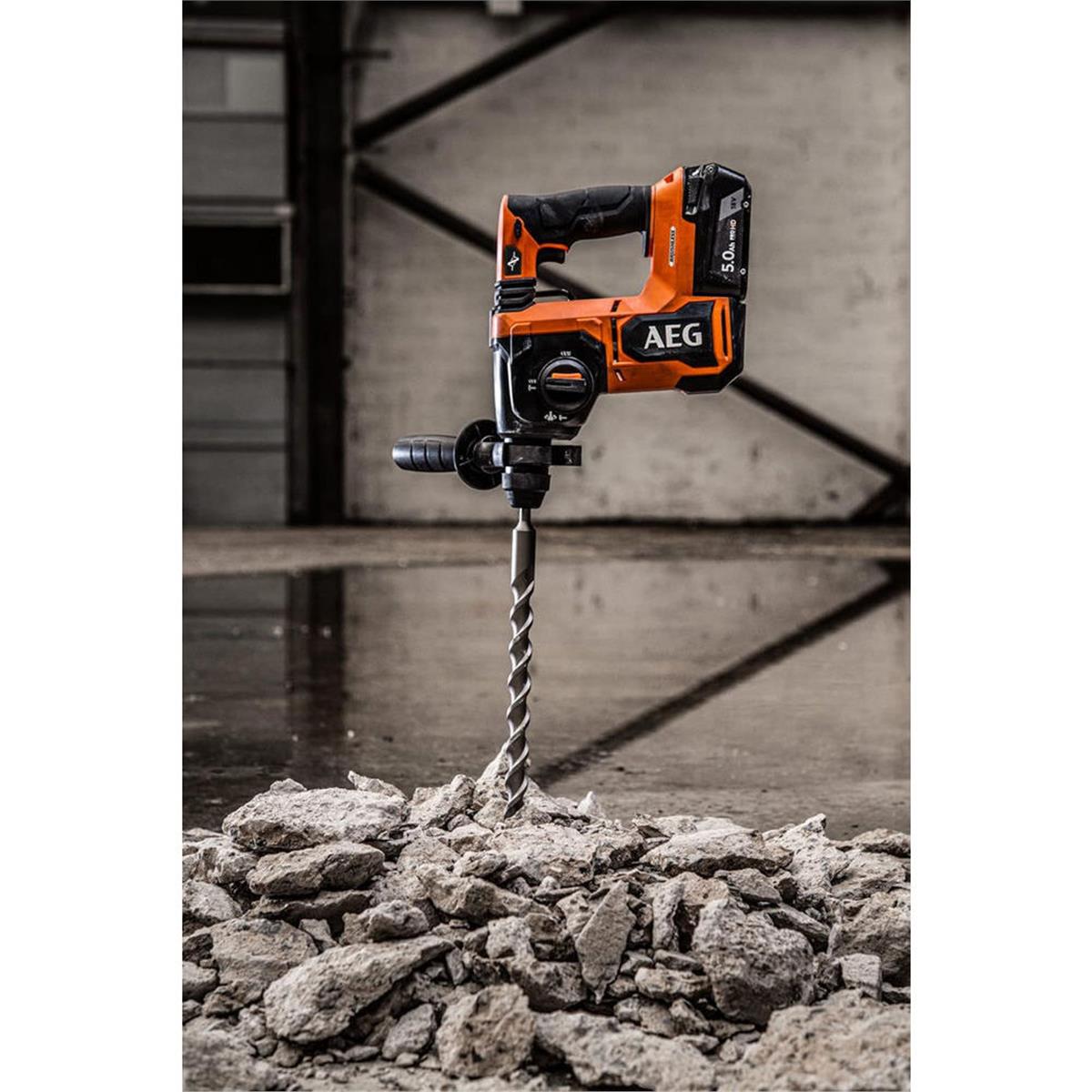 AEG BBH 18BL LI-502C 18 V 5 Ah Çift Akülü Kömürsüz Kırıcı Delici (T4935464753)