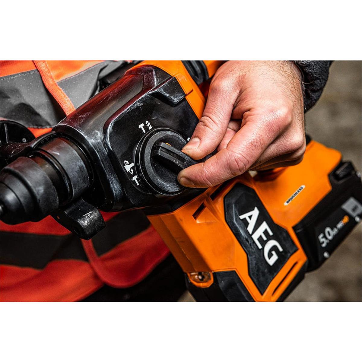 AEG BBH 18BL LI-502C 18 V 5 Ah Çift Akülü Kömürsüz Kırıcı Delici (T4935464753)