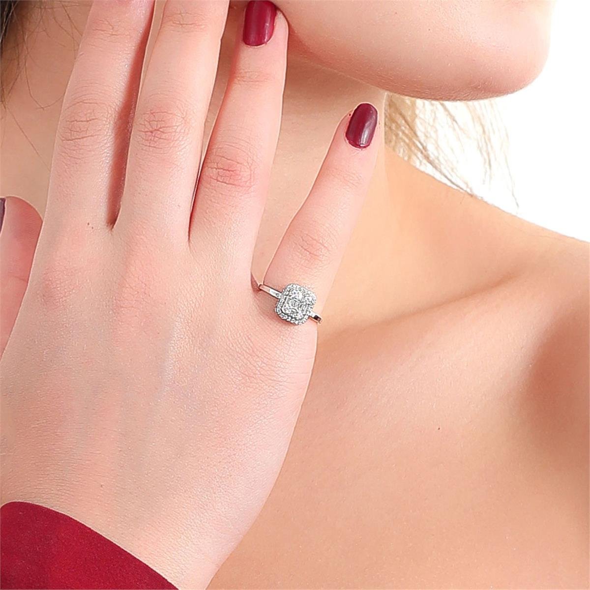 0.06 Karat Pırlanta Baget Yüzük