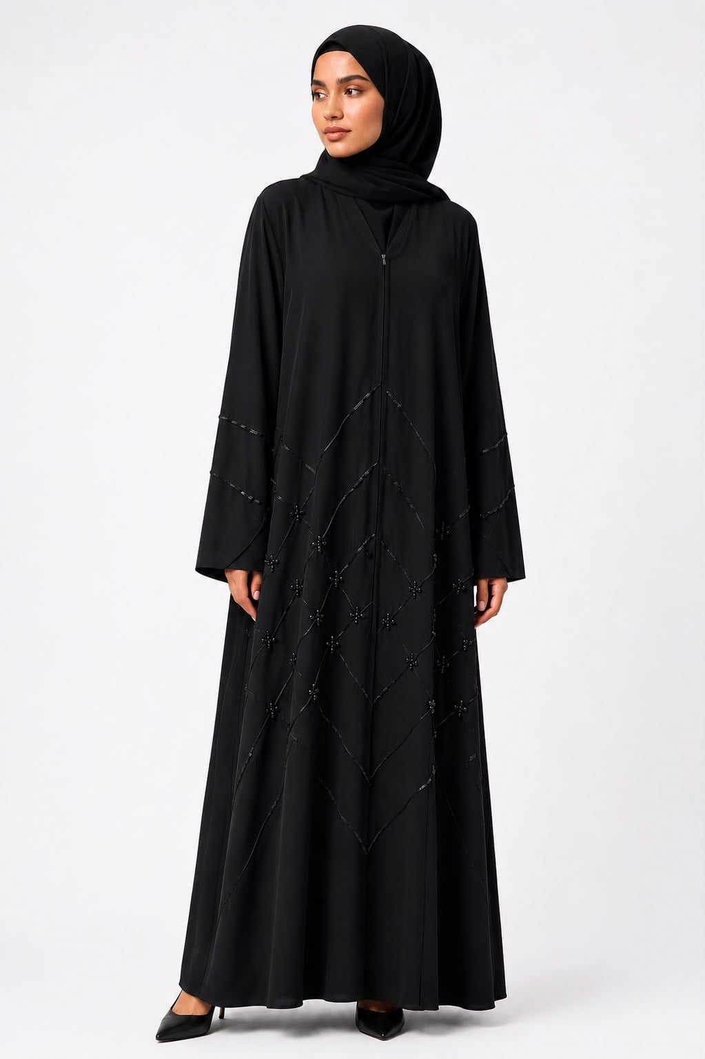 Dubai İpeği Özel Kasnak İşlemeli Siyah Abaya