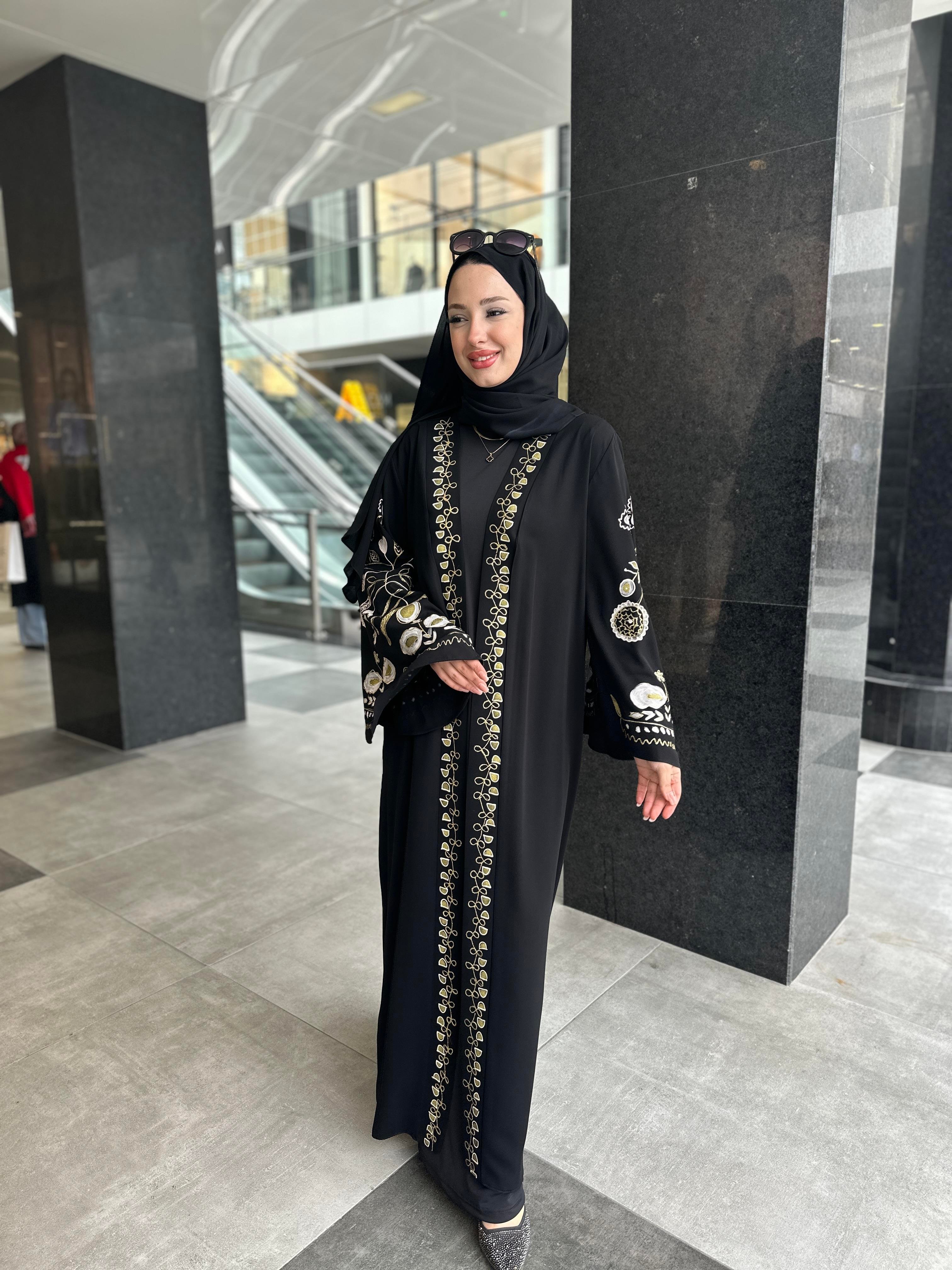LARİSSA ABAYA