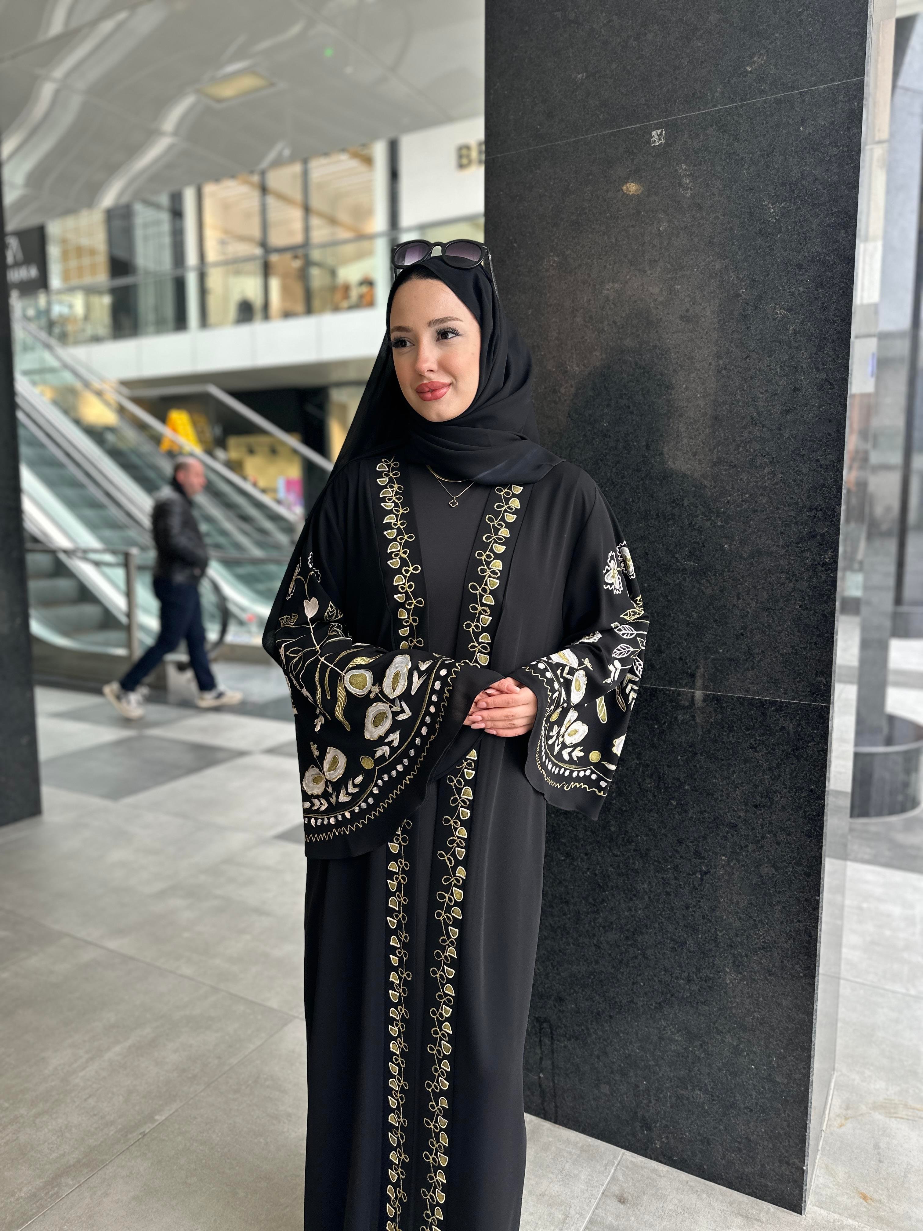 LARİSSA ABAYA