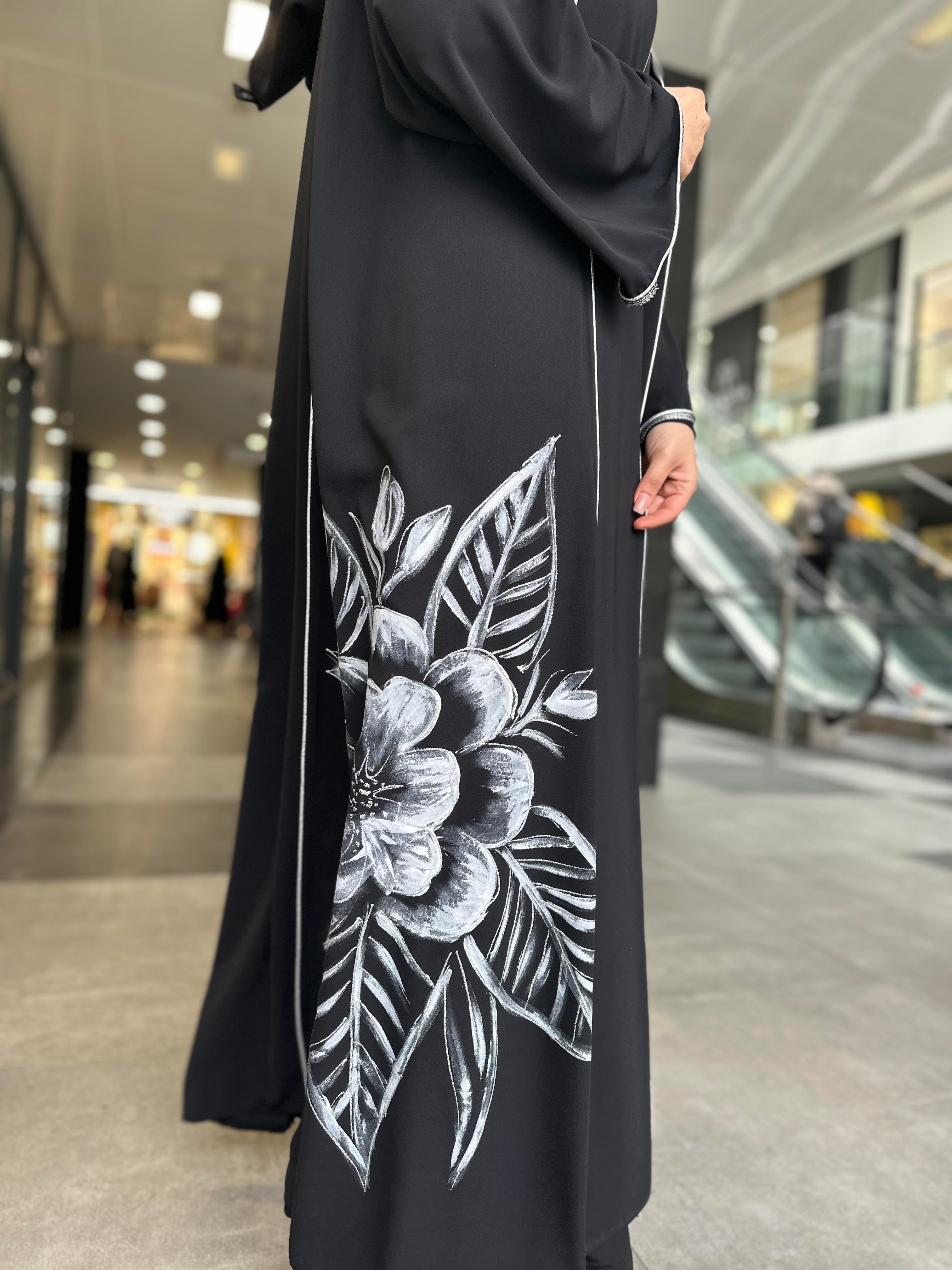 LUCİA ABAYA