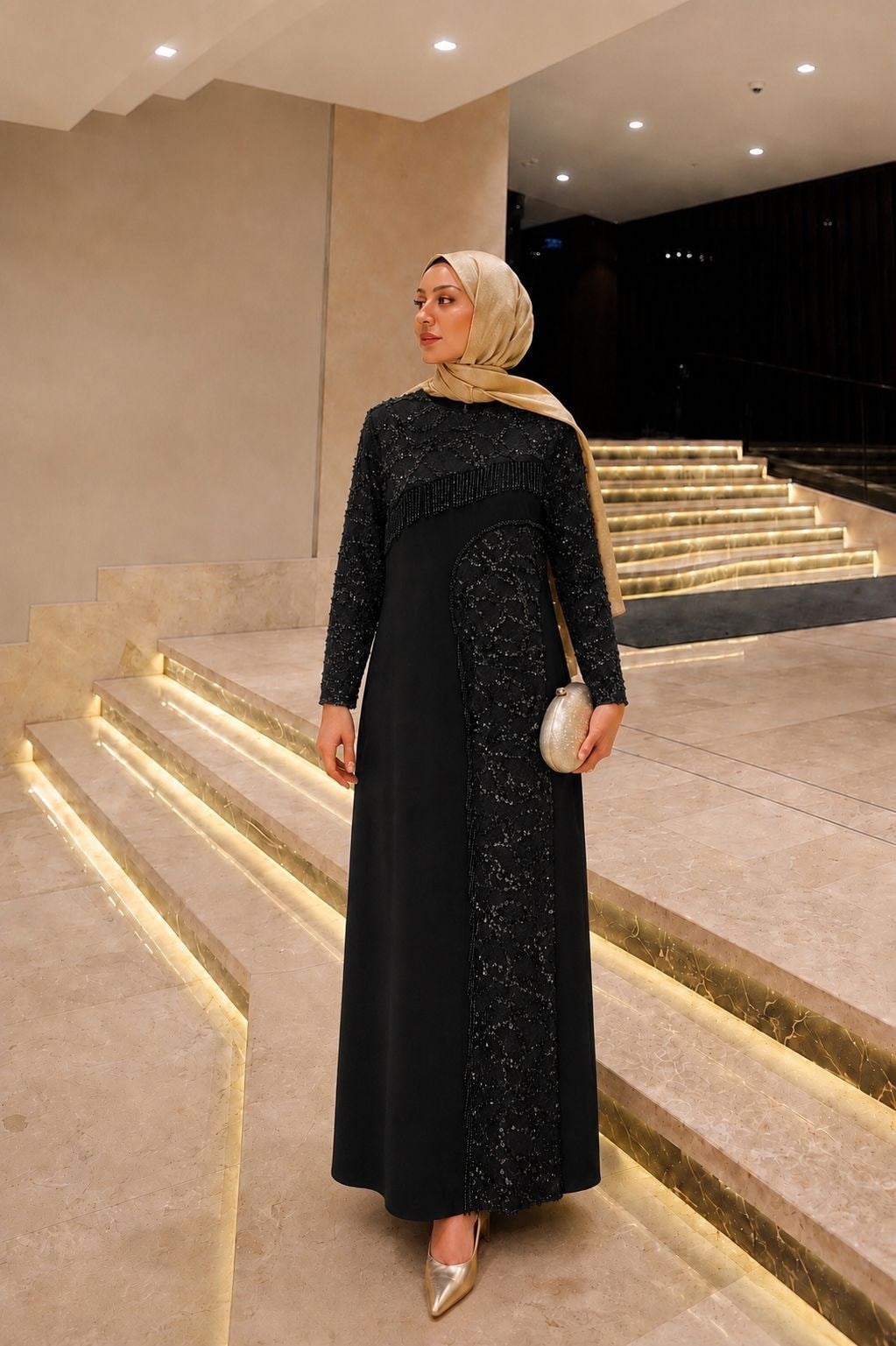 Siyah Payet İşlemeli Püskül Detaylı Abiye Elbise