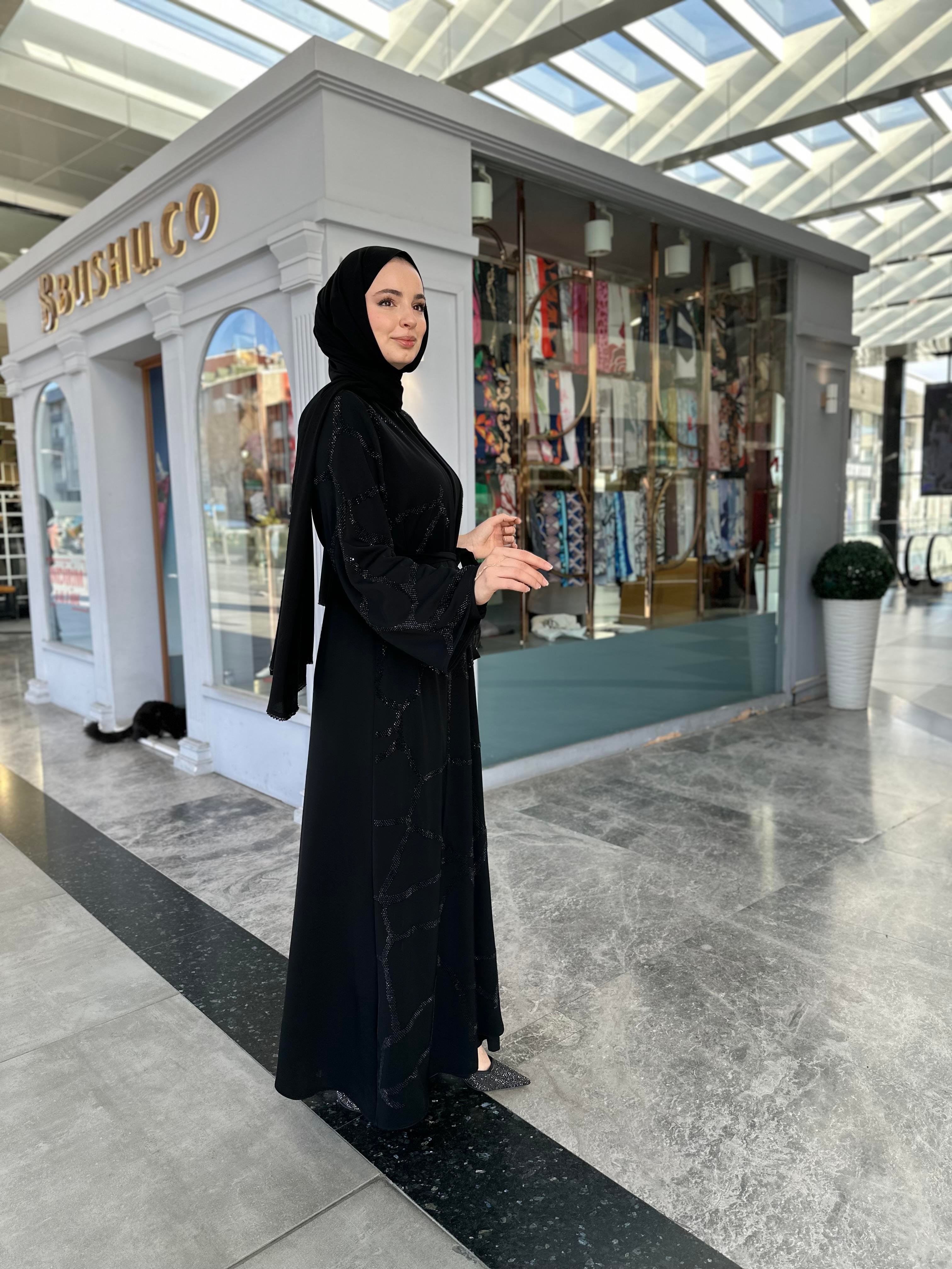 Siyah taş desenli abaya takım