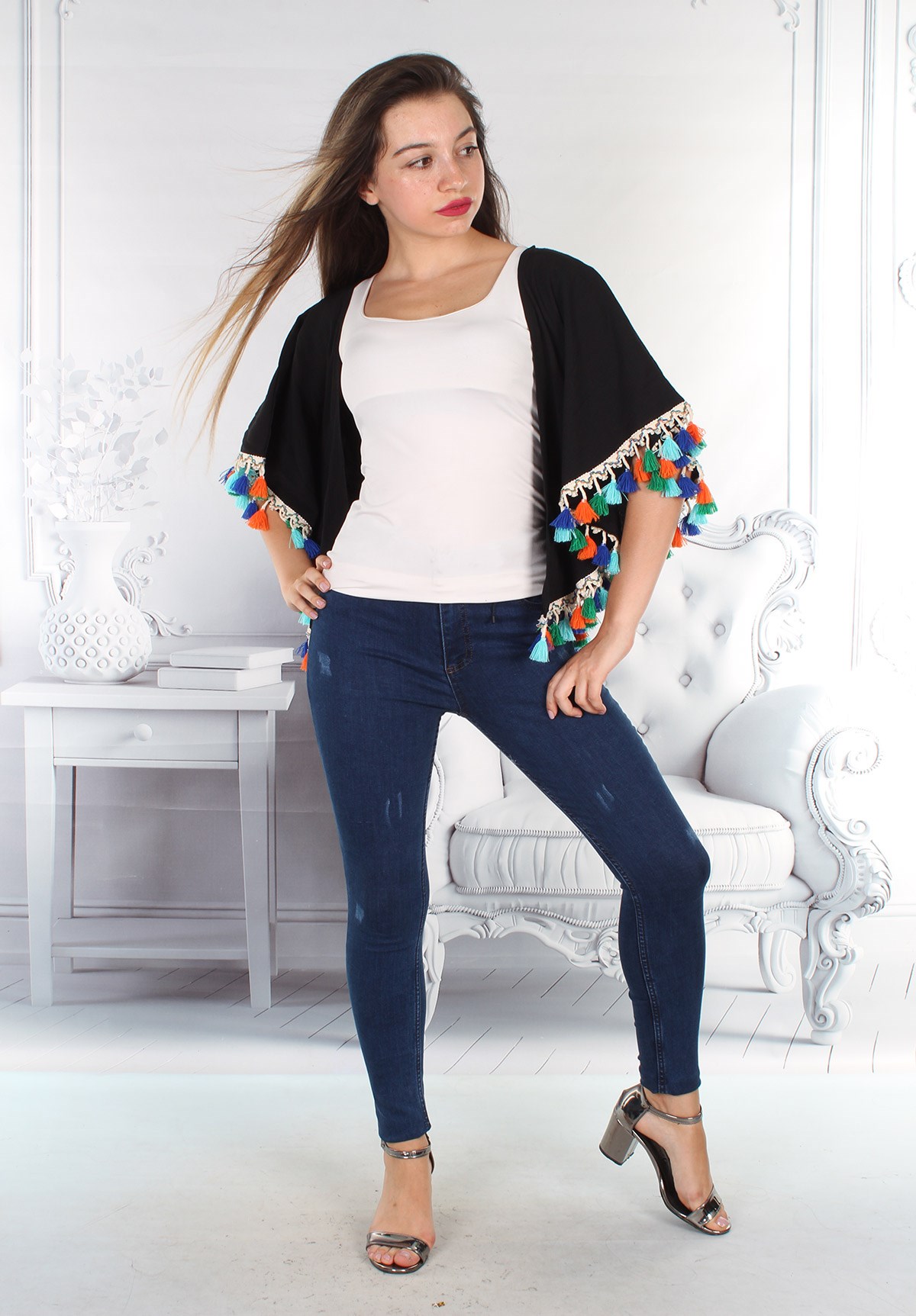 Baharlık Yeni Model Püsküllü Siyah Panço