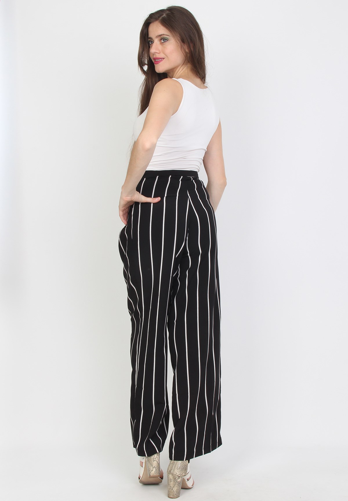Bol Paça Siyah Beyaz Şeritli Viskon Pantolon 