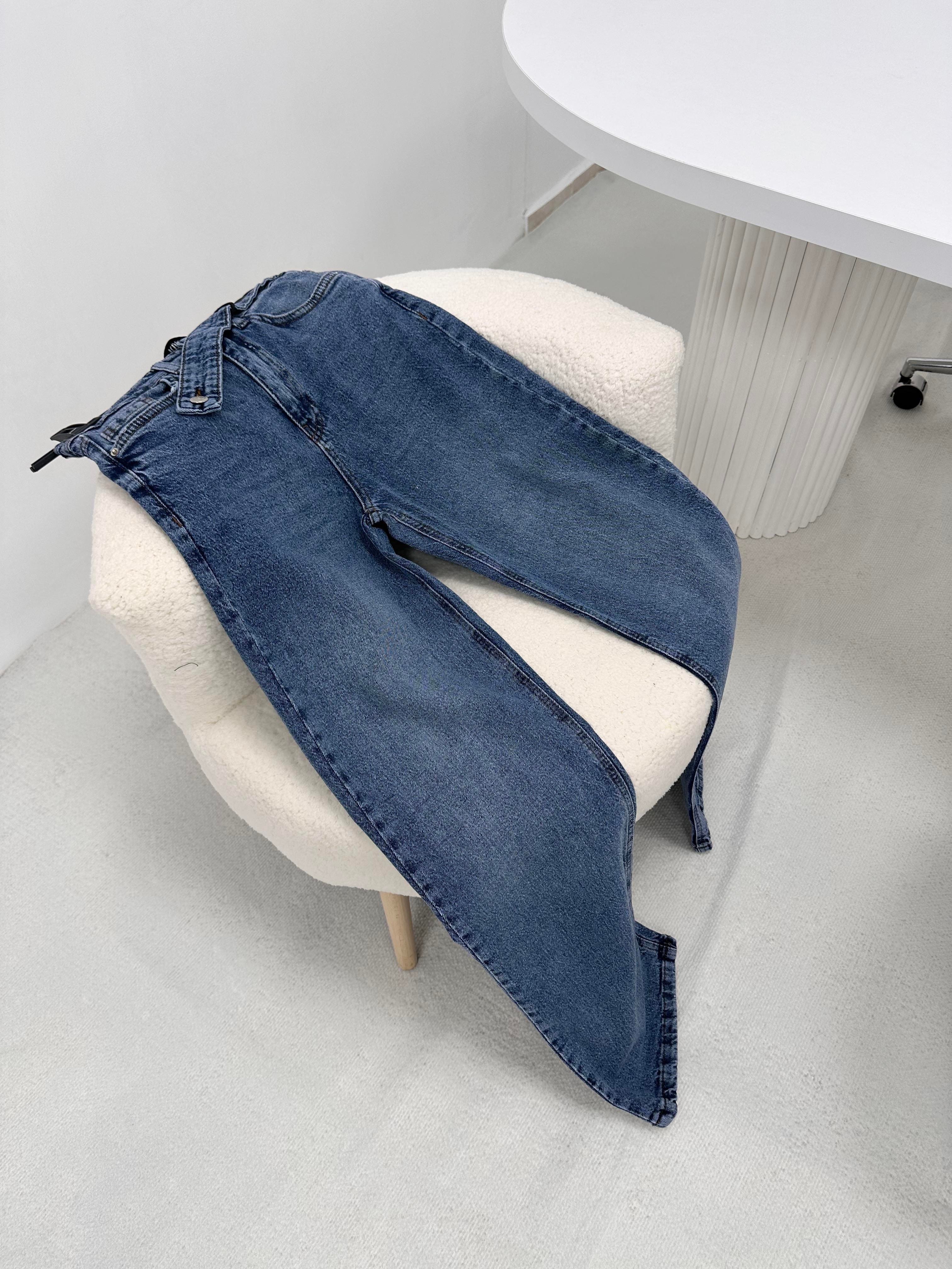 Bel Detaylı Mavi Kot Pantolon 