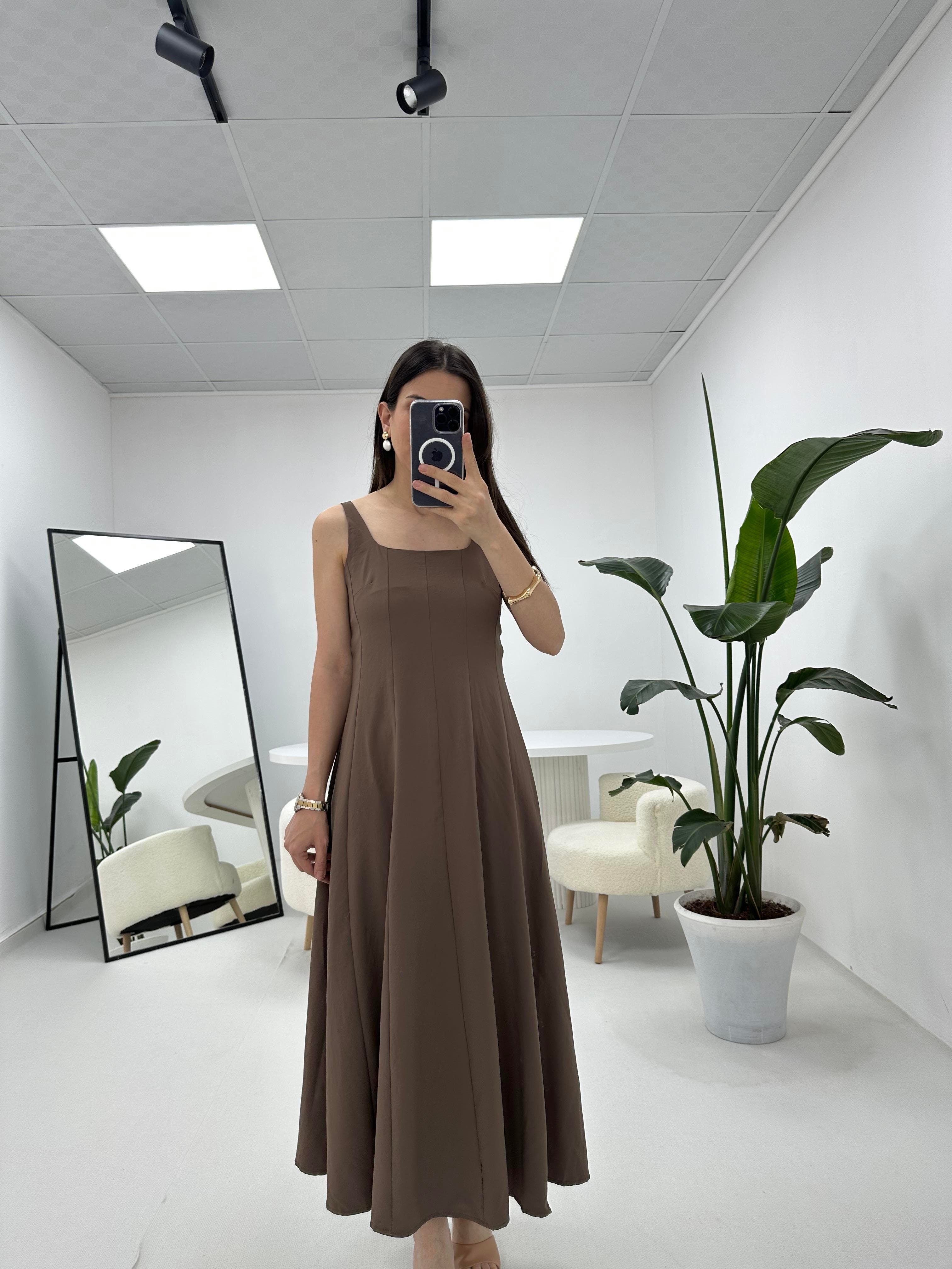 Beli Dikiş Detaylı Kahverengi Elbise