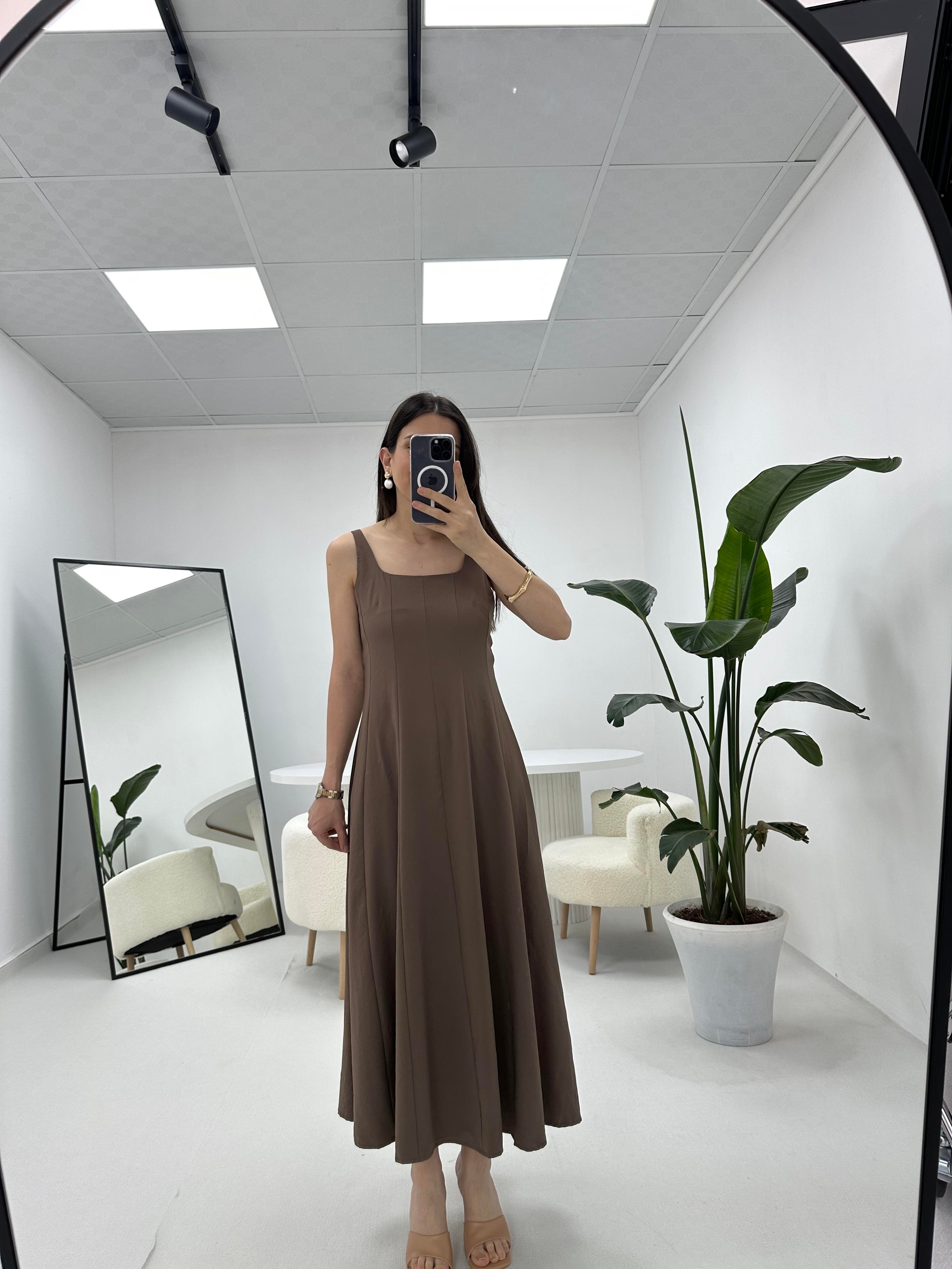 Beli Dikiş Detaylı Kahverengi Elbise