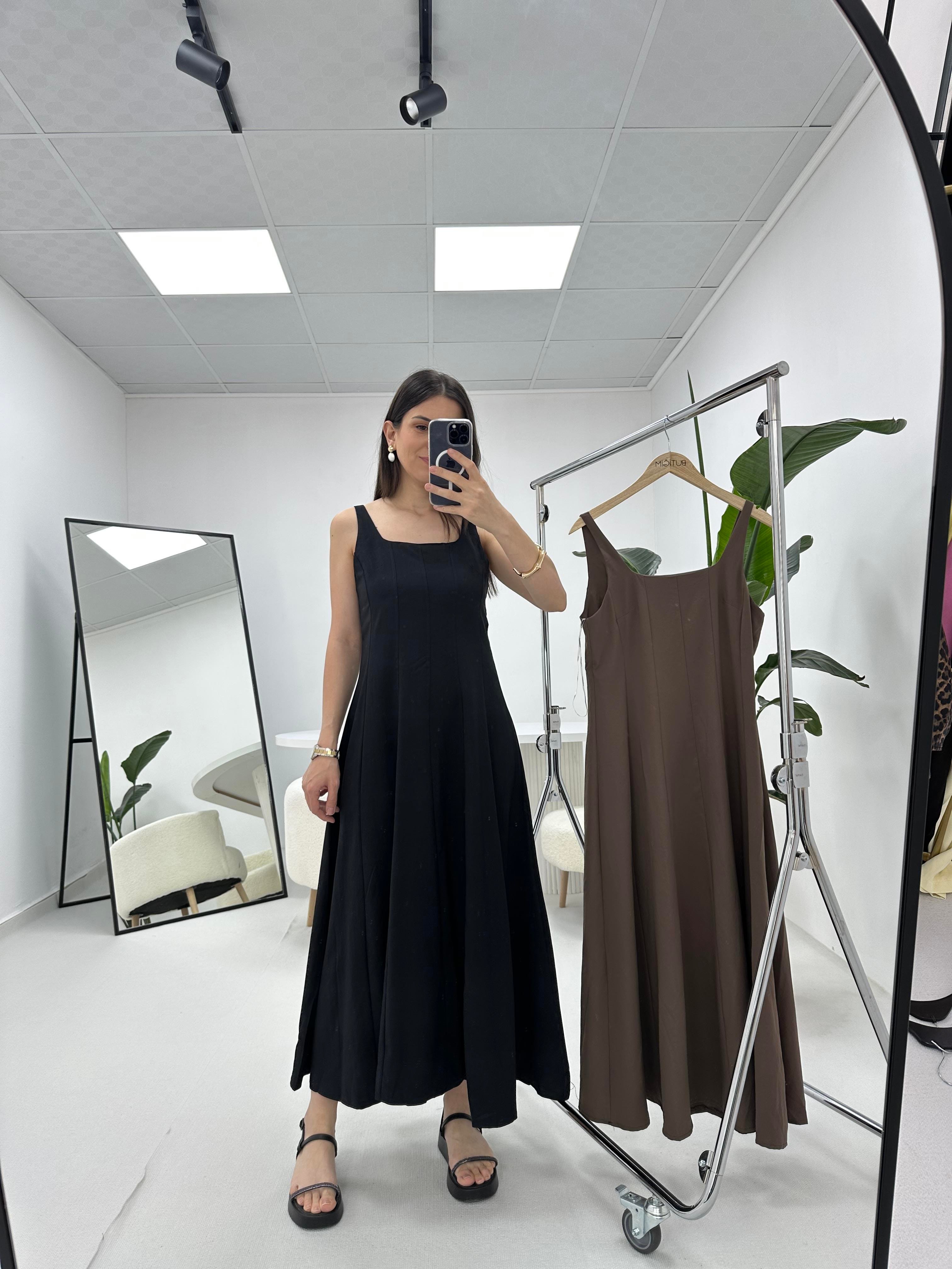 Beli Dikiş Detaylı Siyah Elbise