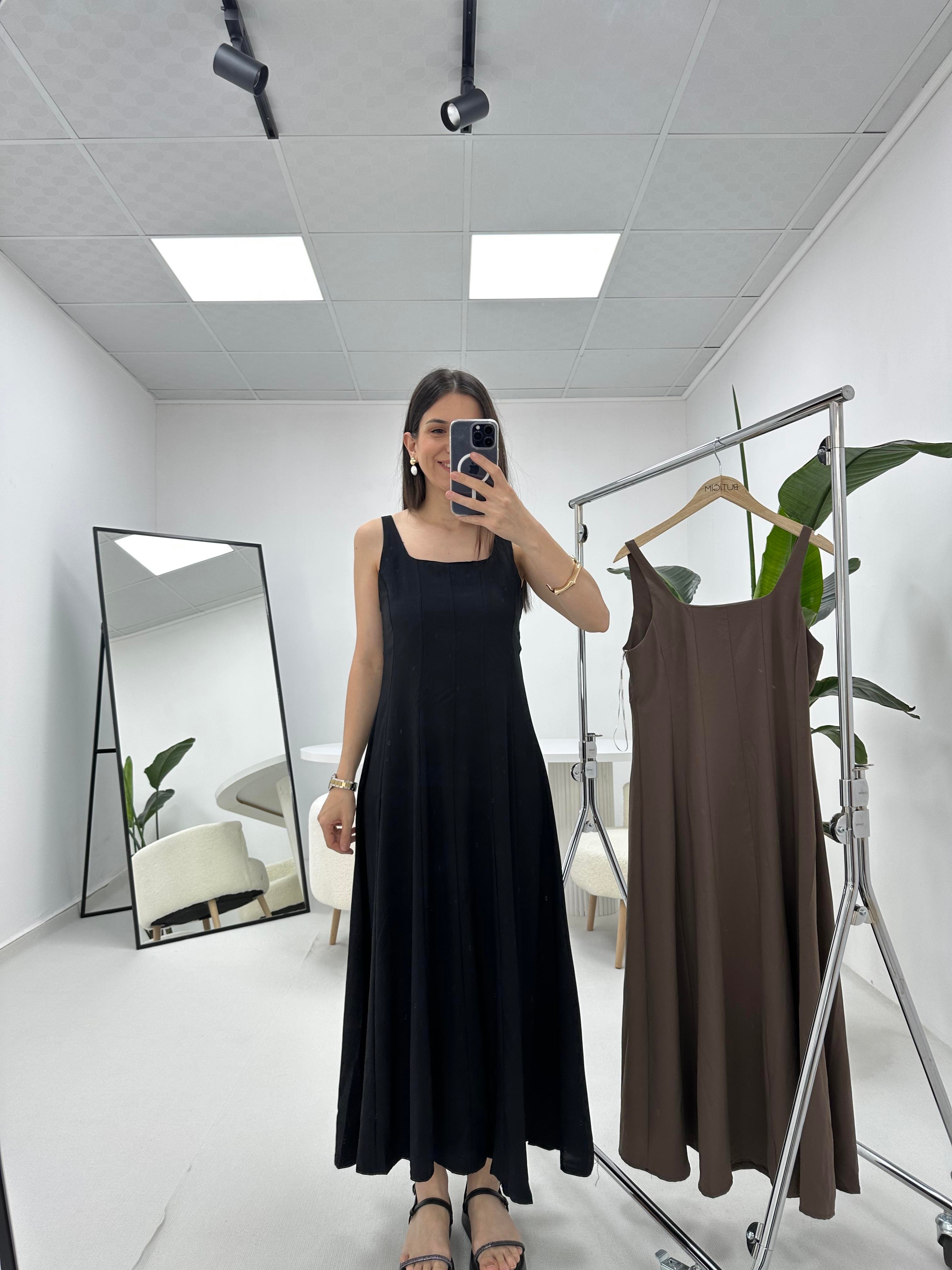 Beli Dikiş Detaylı Siyah Elbise