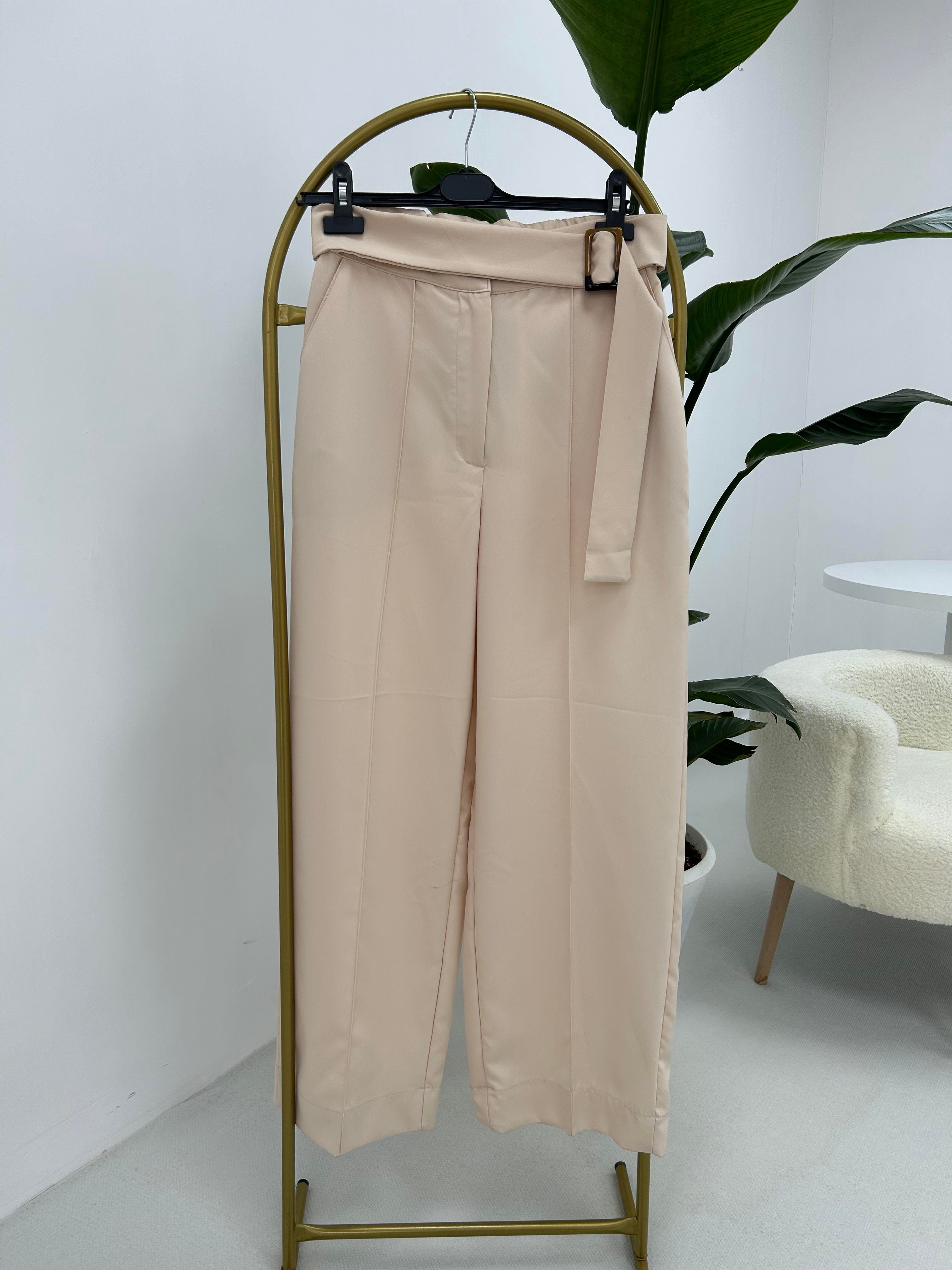 Beli Kemer Detaylı Taş Pantolon 