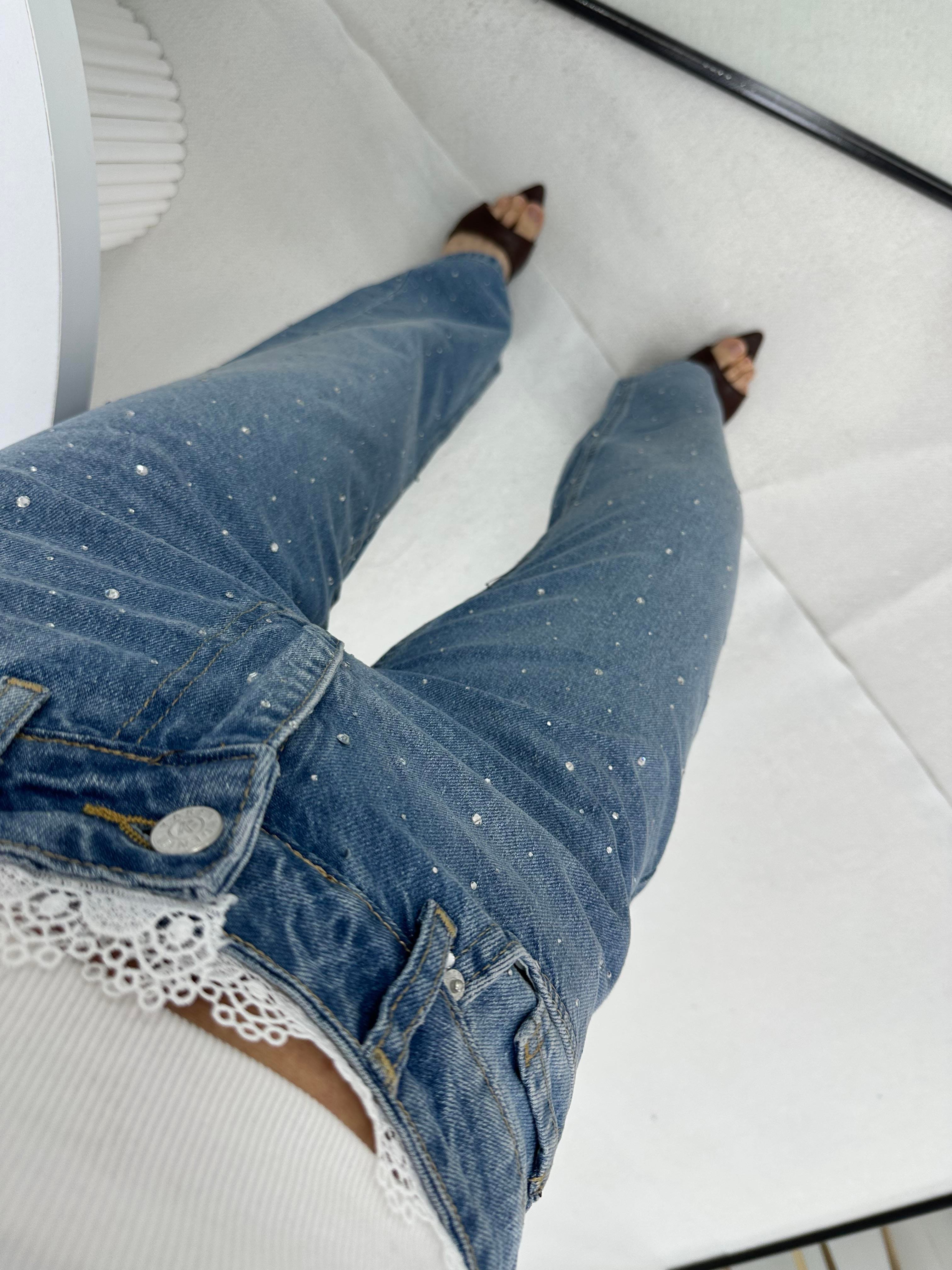 Beli Nakış Detaylı Taşlı Mavi Pantolon 