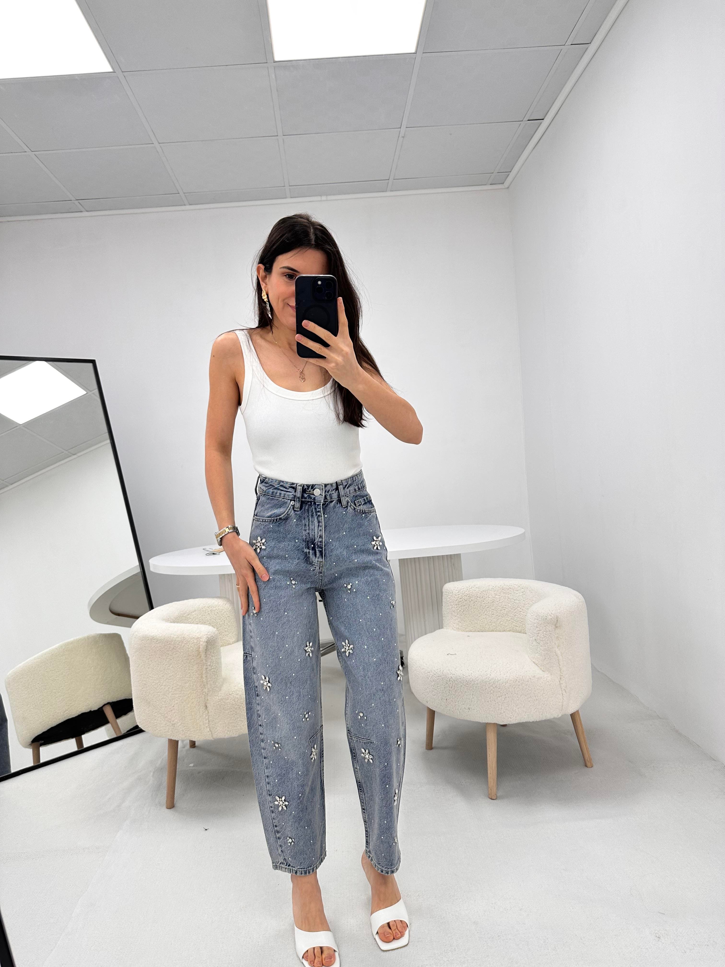 Beyaz bodysuit atlet 