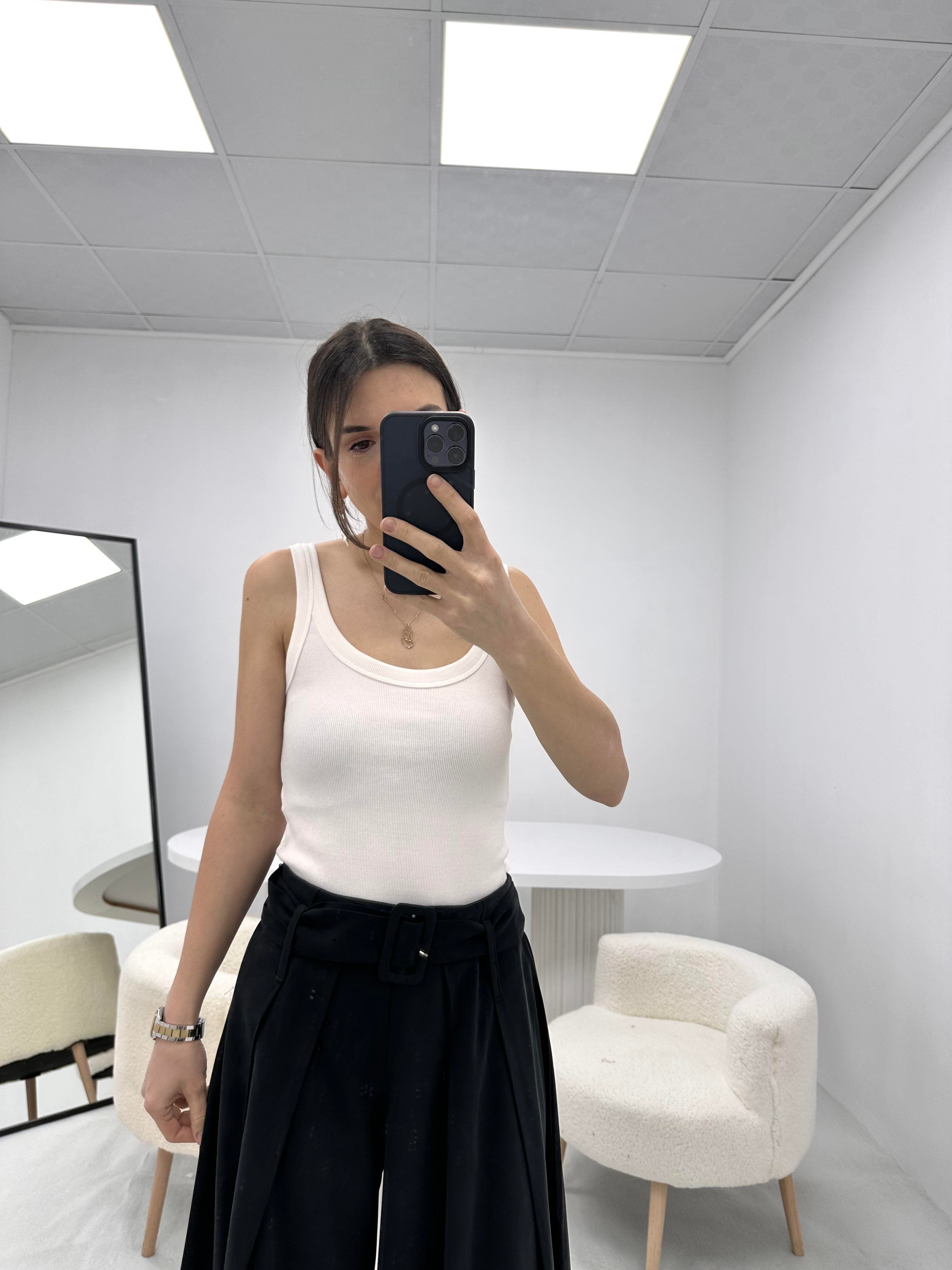 Beyaz bodysuit atlet 