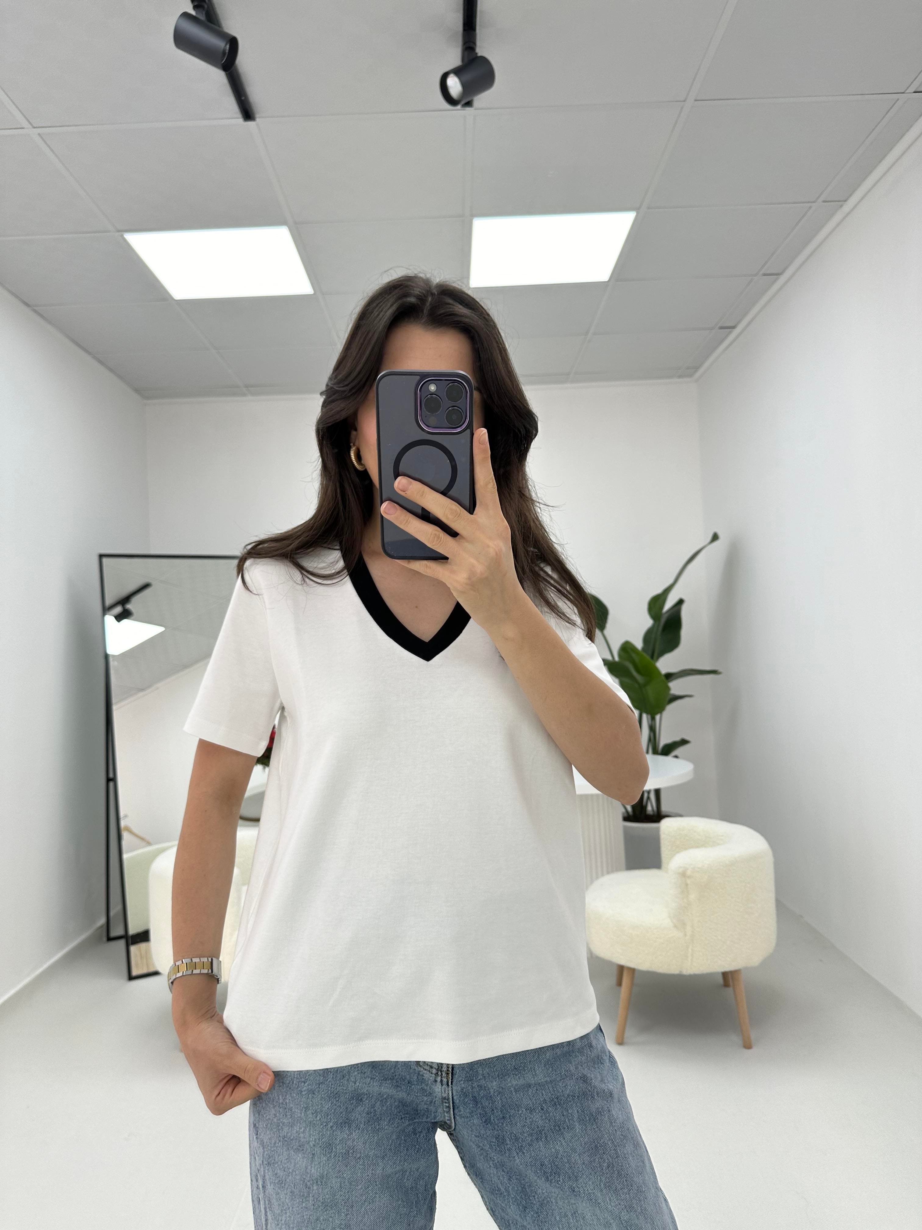 Biyeli V yaka T-shirt