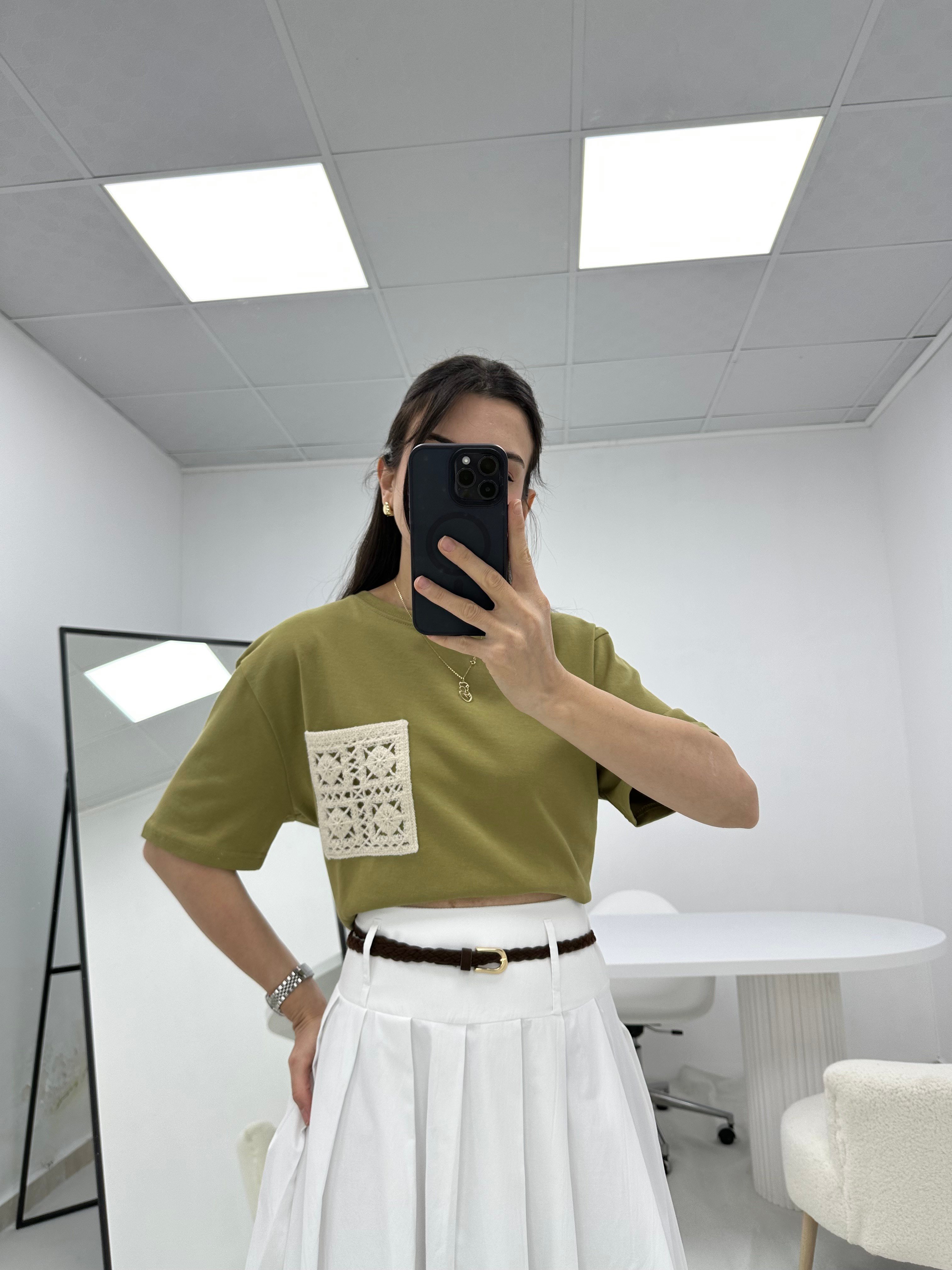 Cep Nakış Detaylı Yeşil  T-shirt 